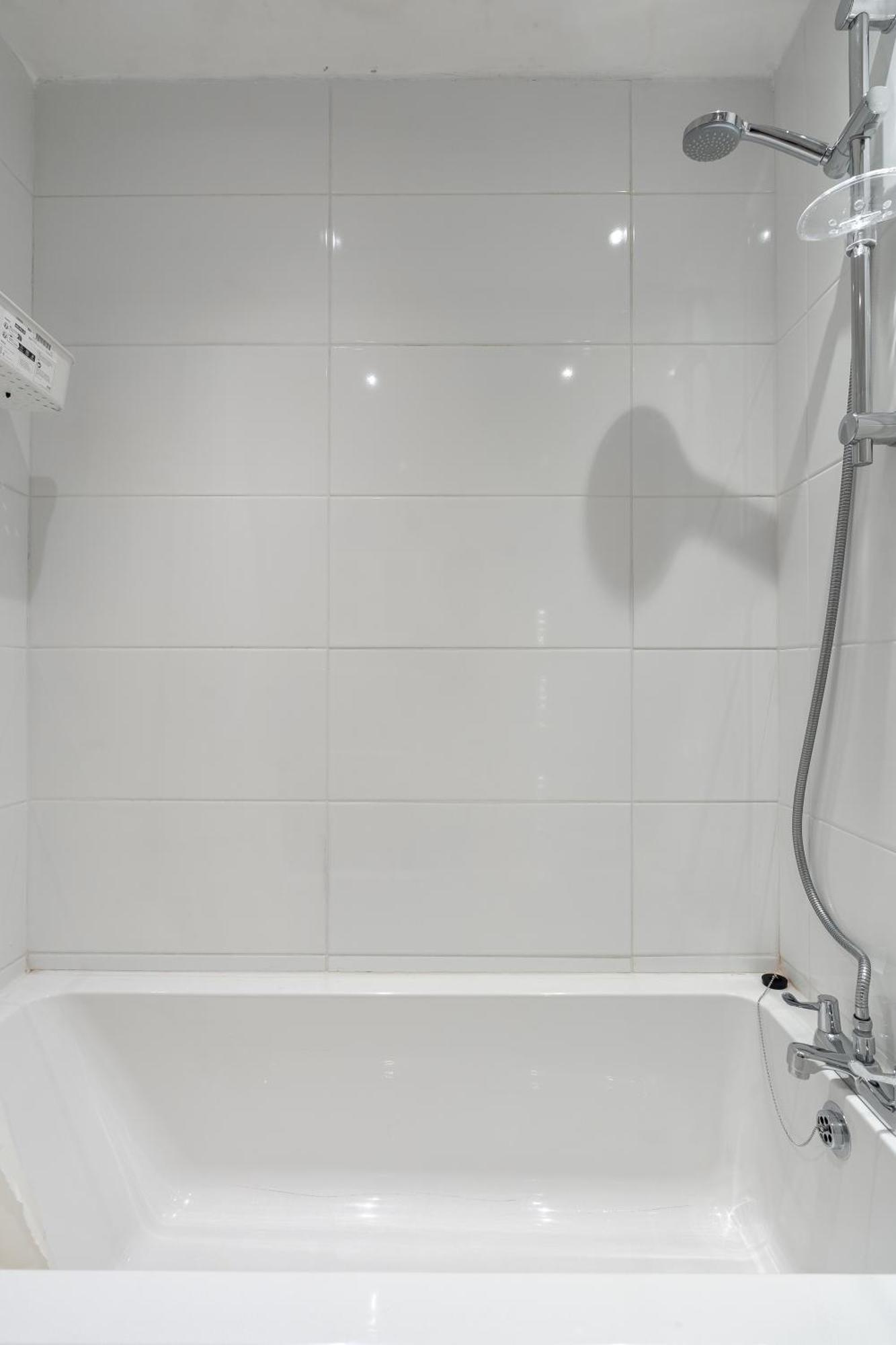 Beautiful Flat Near - Entire Flat - Equipped Kitchen - Private Bathroom Apartamento