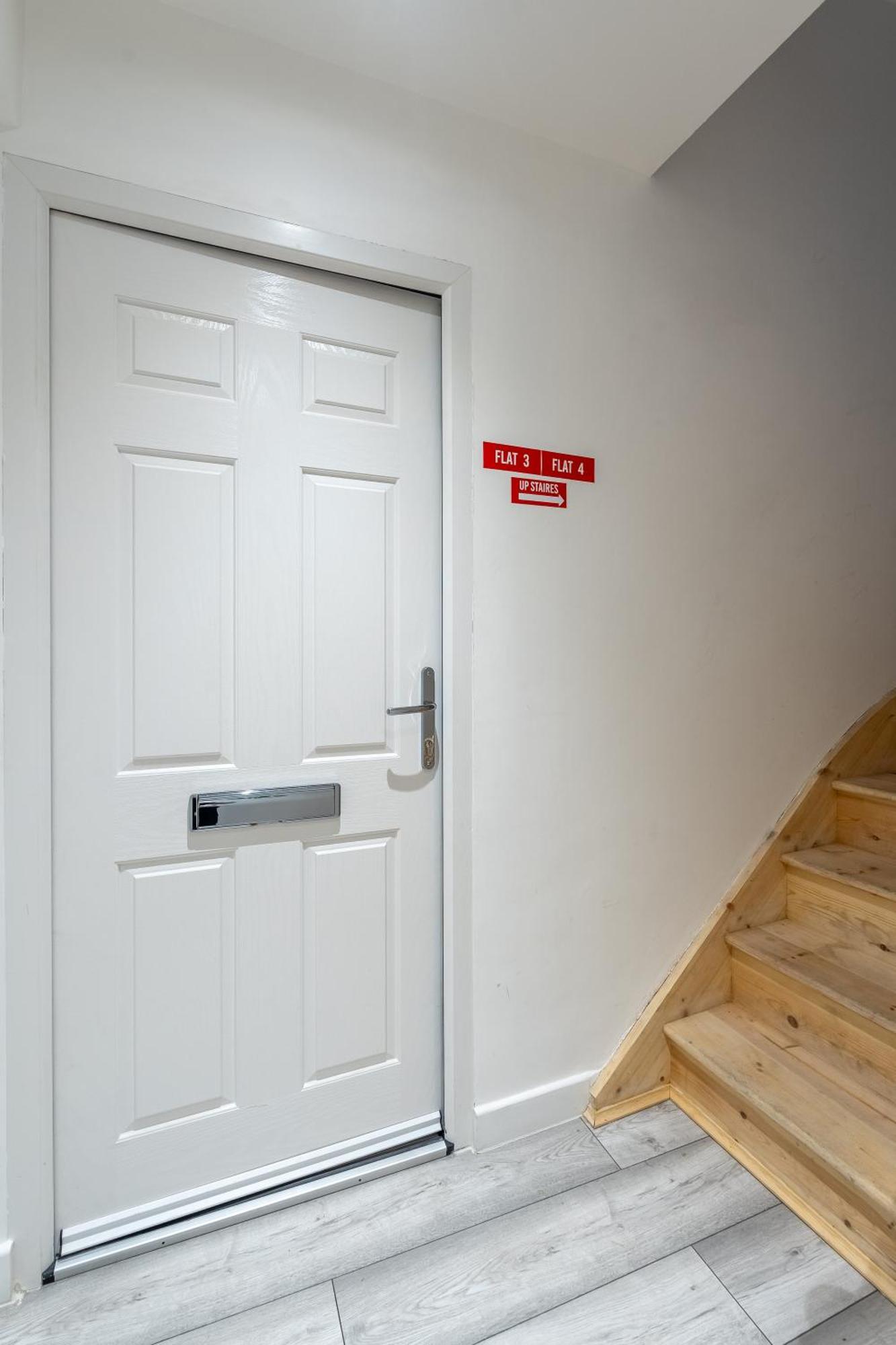 Beautiful Flat Near - Entire Flat - Equipped Kitchen - Private Bathroom *