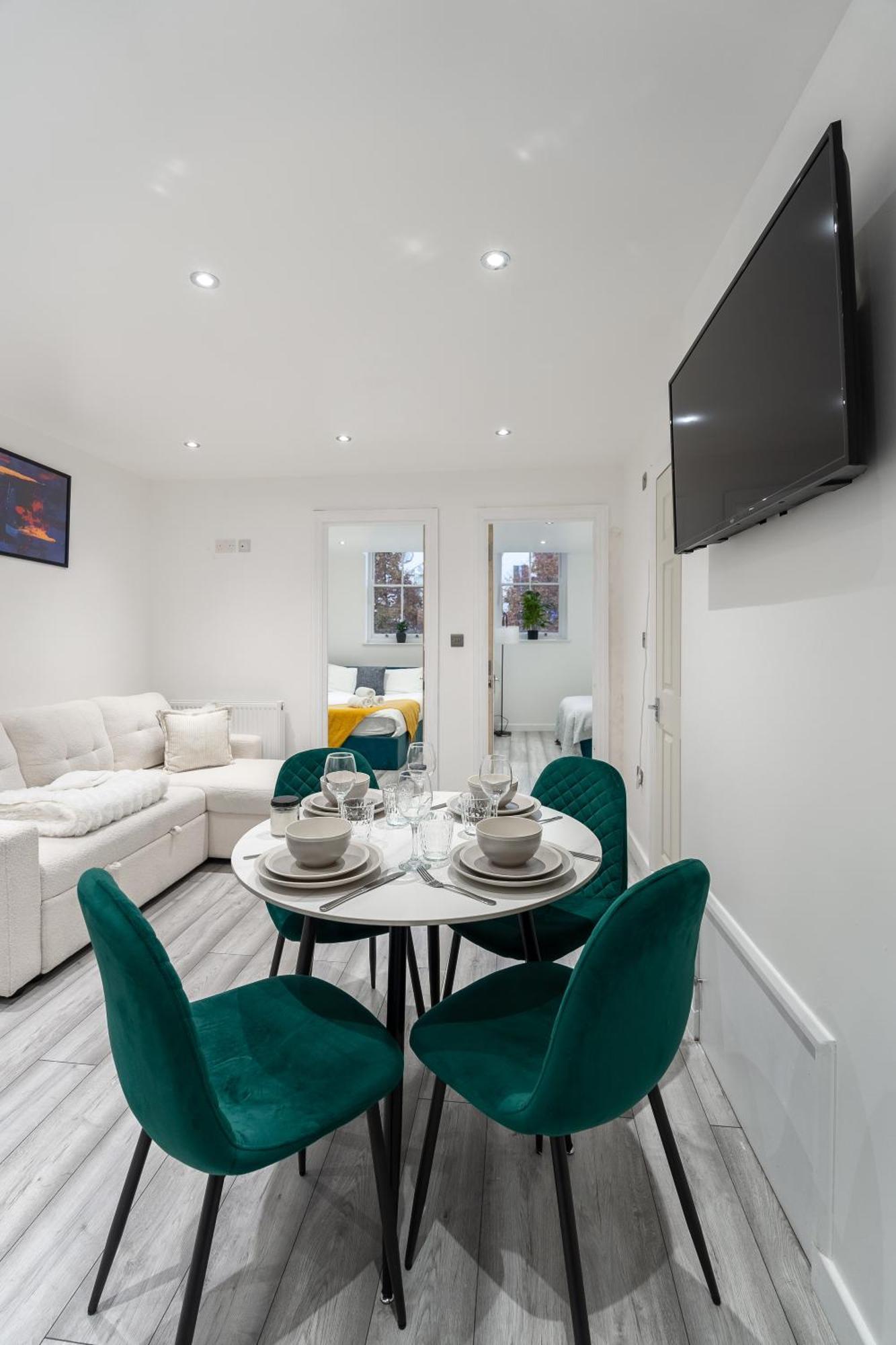 Beautiful Flat Near - Entire Flat - Equipped Kitchen - Private Bathroom Apartamento
