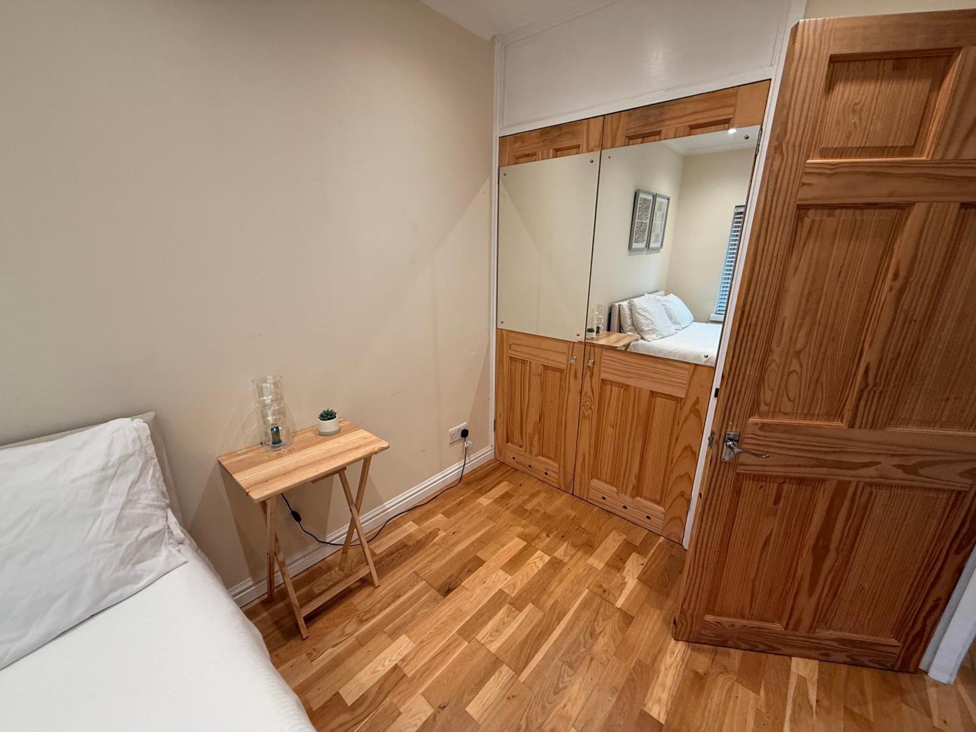 Two Bedroom Flat In The Heart Of Londres