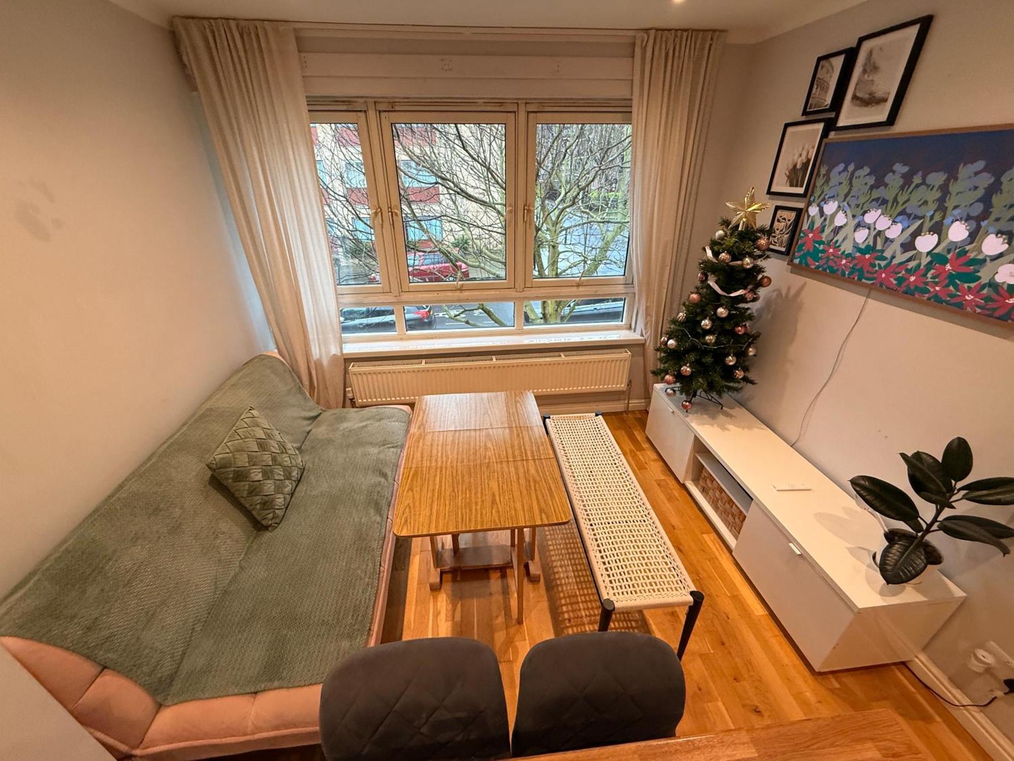 Two Bedroom Flat In The Heart Of * Londres