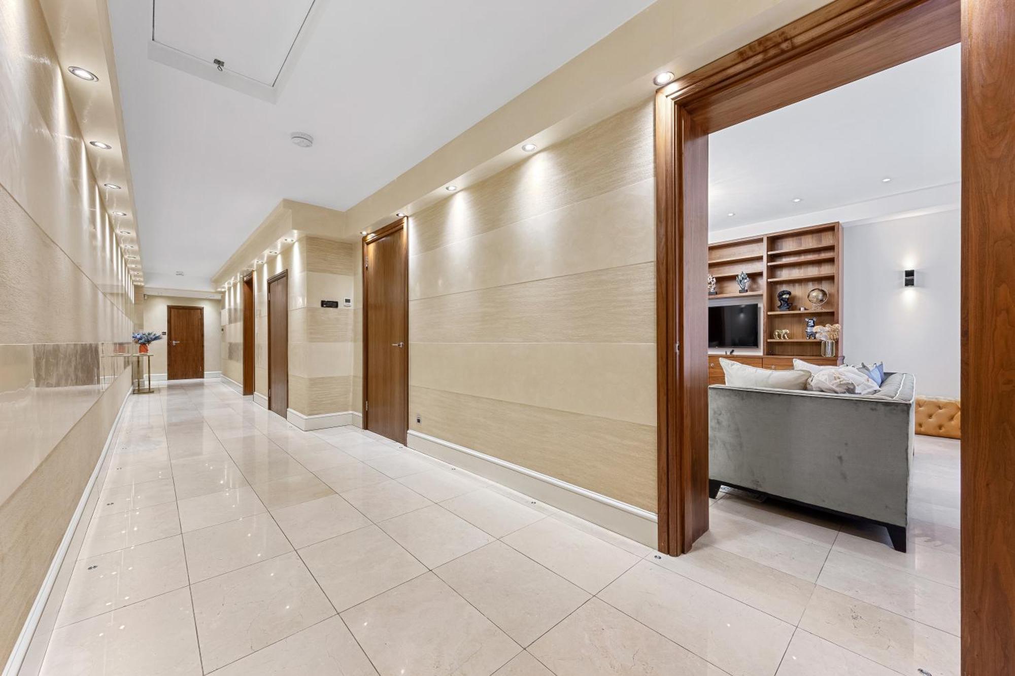 Appartement 250 Sqm Mega Mansion