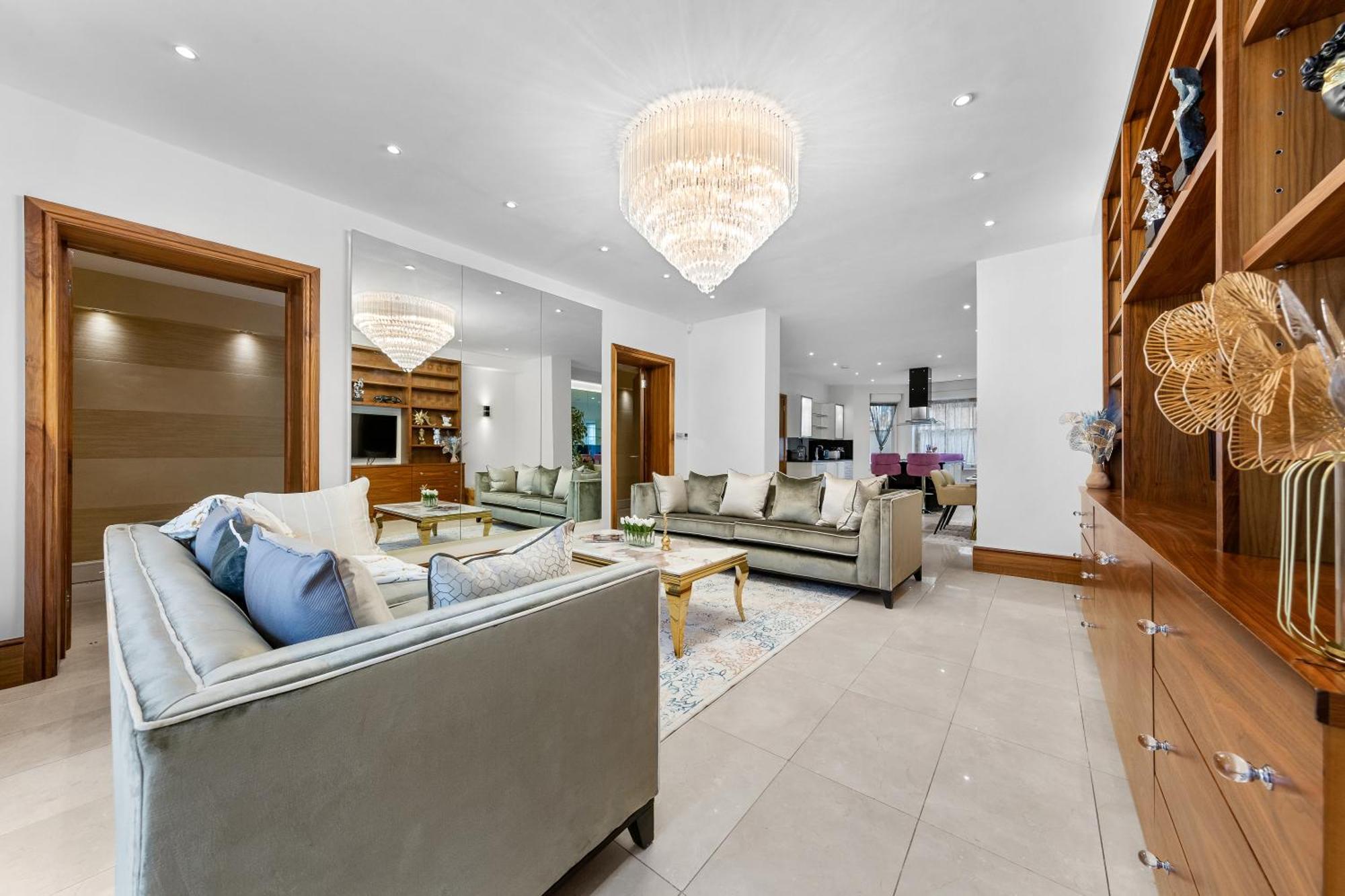 Appartement 250 Sqm Mega Mansion *