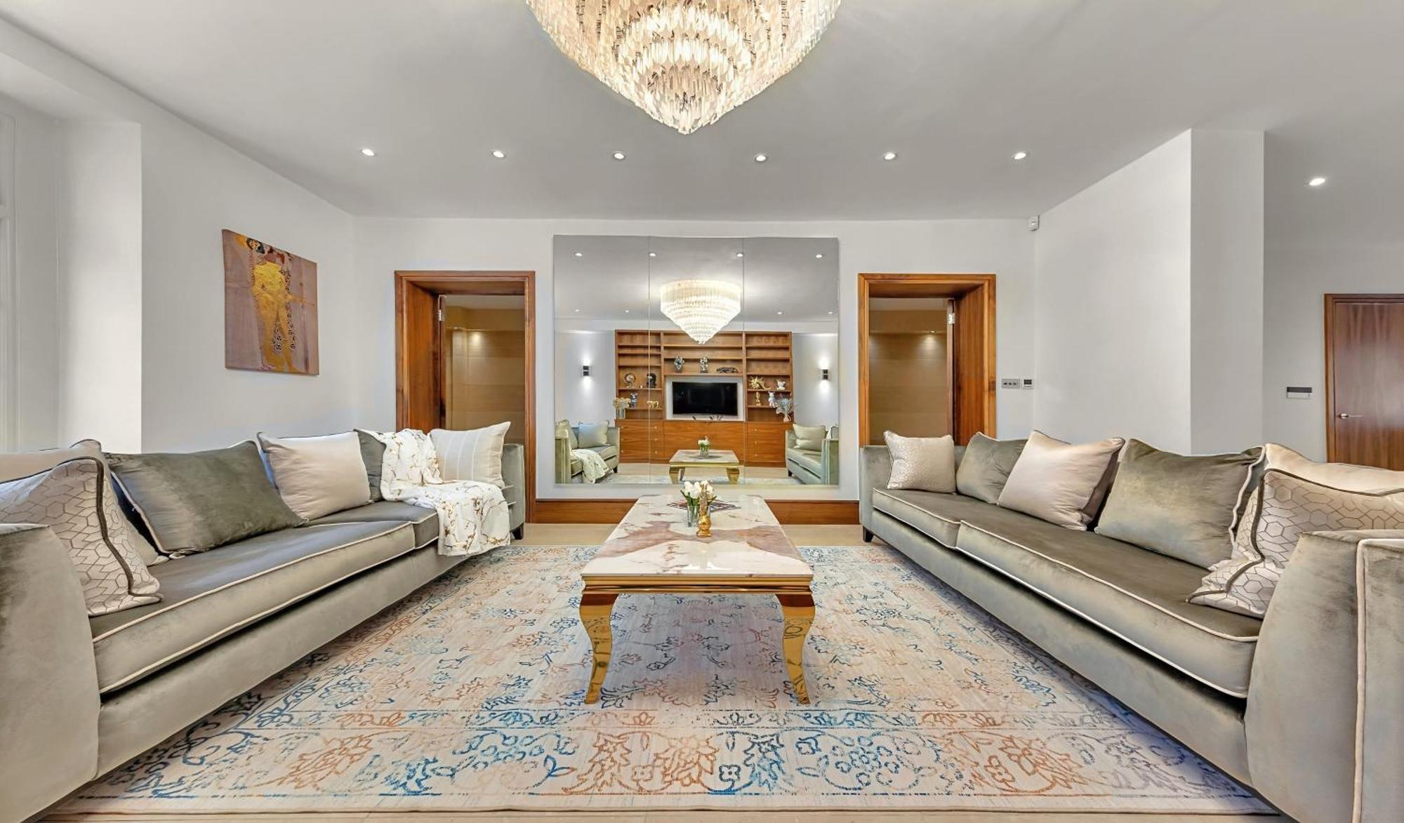 250 Sqm Mega Mansion