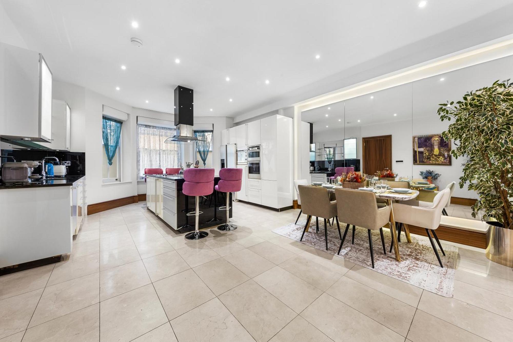250 Sqm Mega Mansion Appartement *