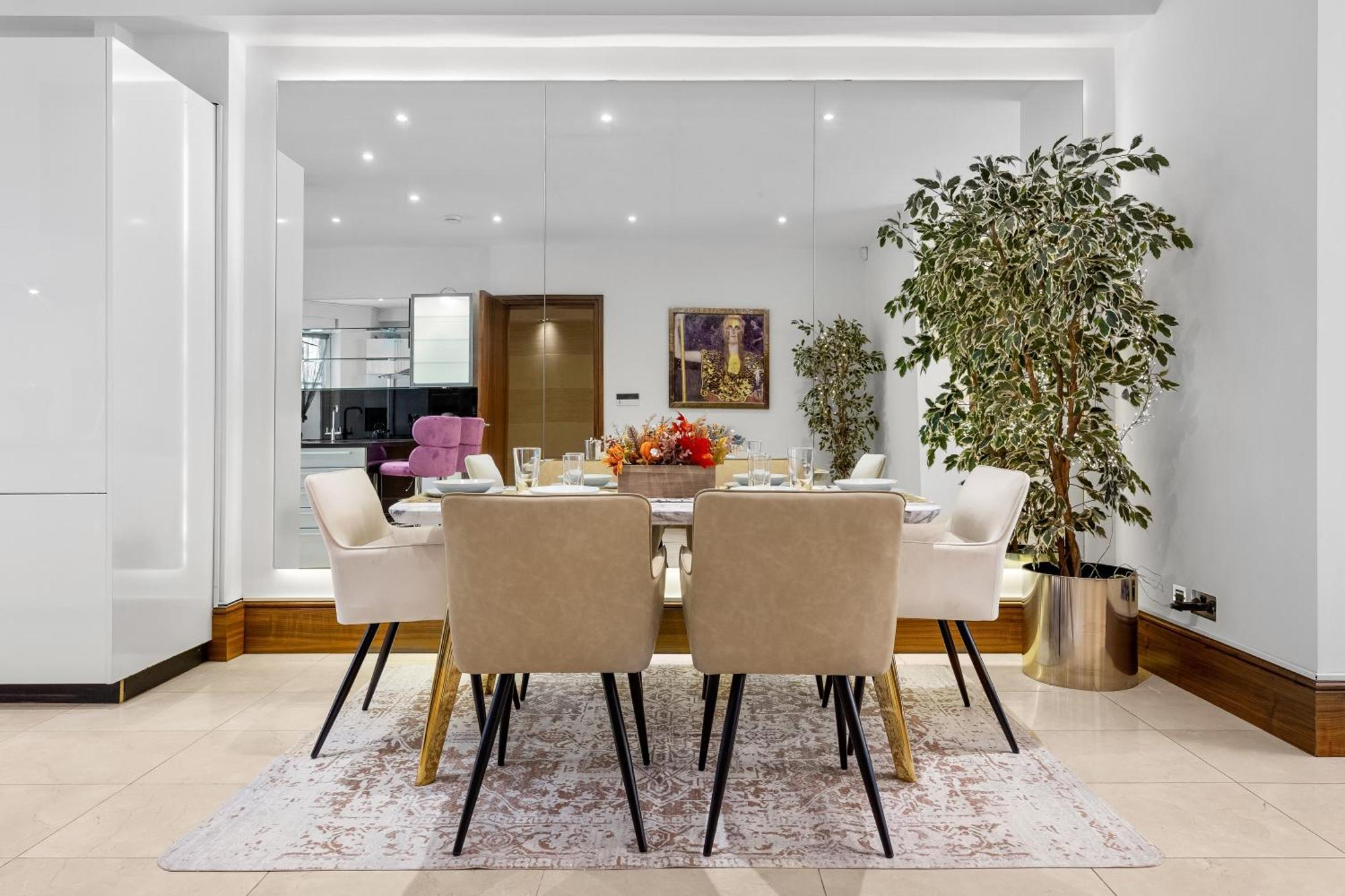 250 Sqm Mega Mansion Londen