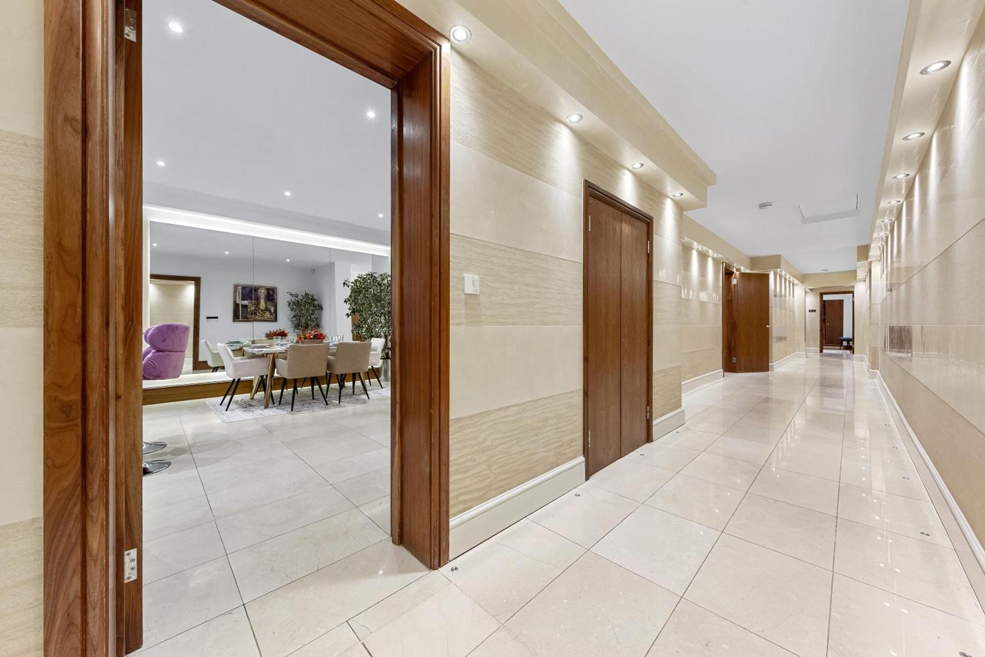 250 Sqm Mega Mansion * Londen