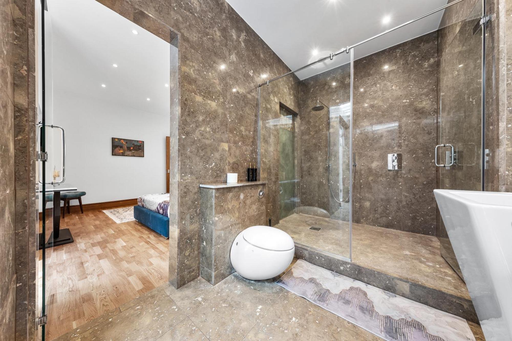 250 Sqm Mega Mansion Londen