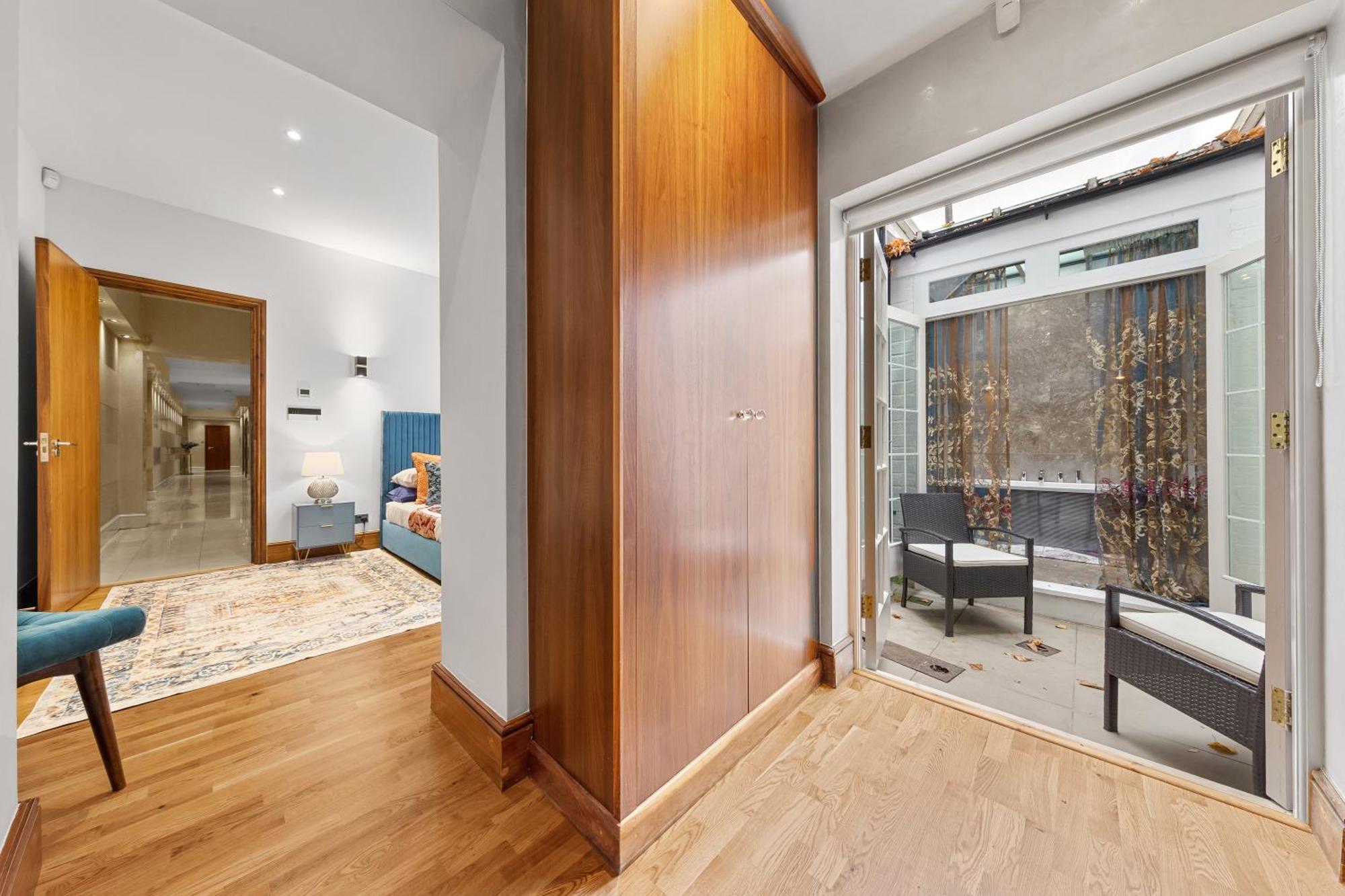 250 Sqm Mega Mansion Appartement *