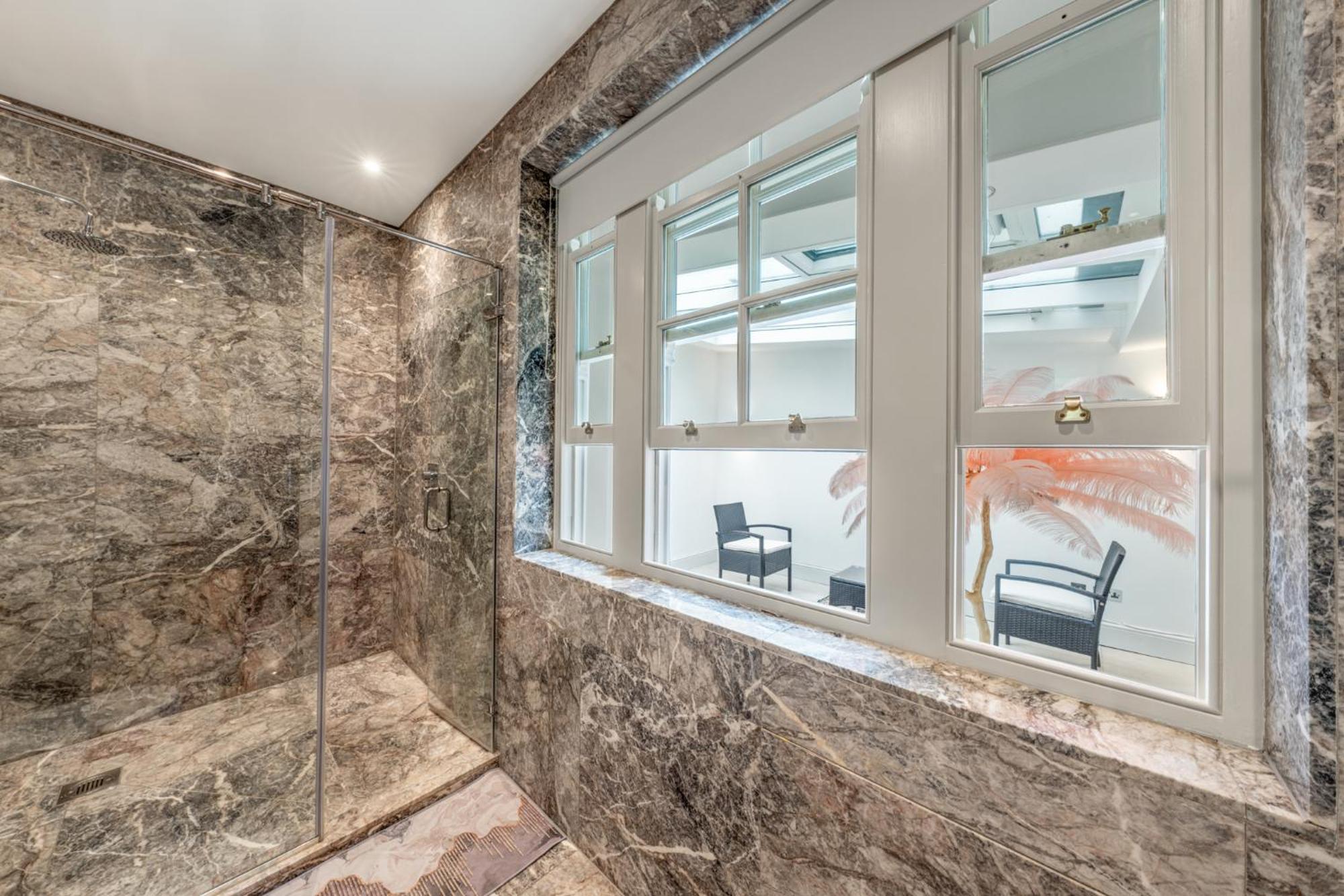 250 Sqm Mega Mansion Londen