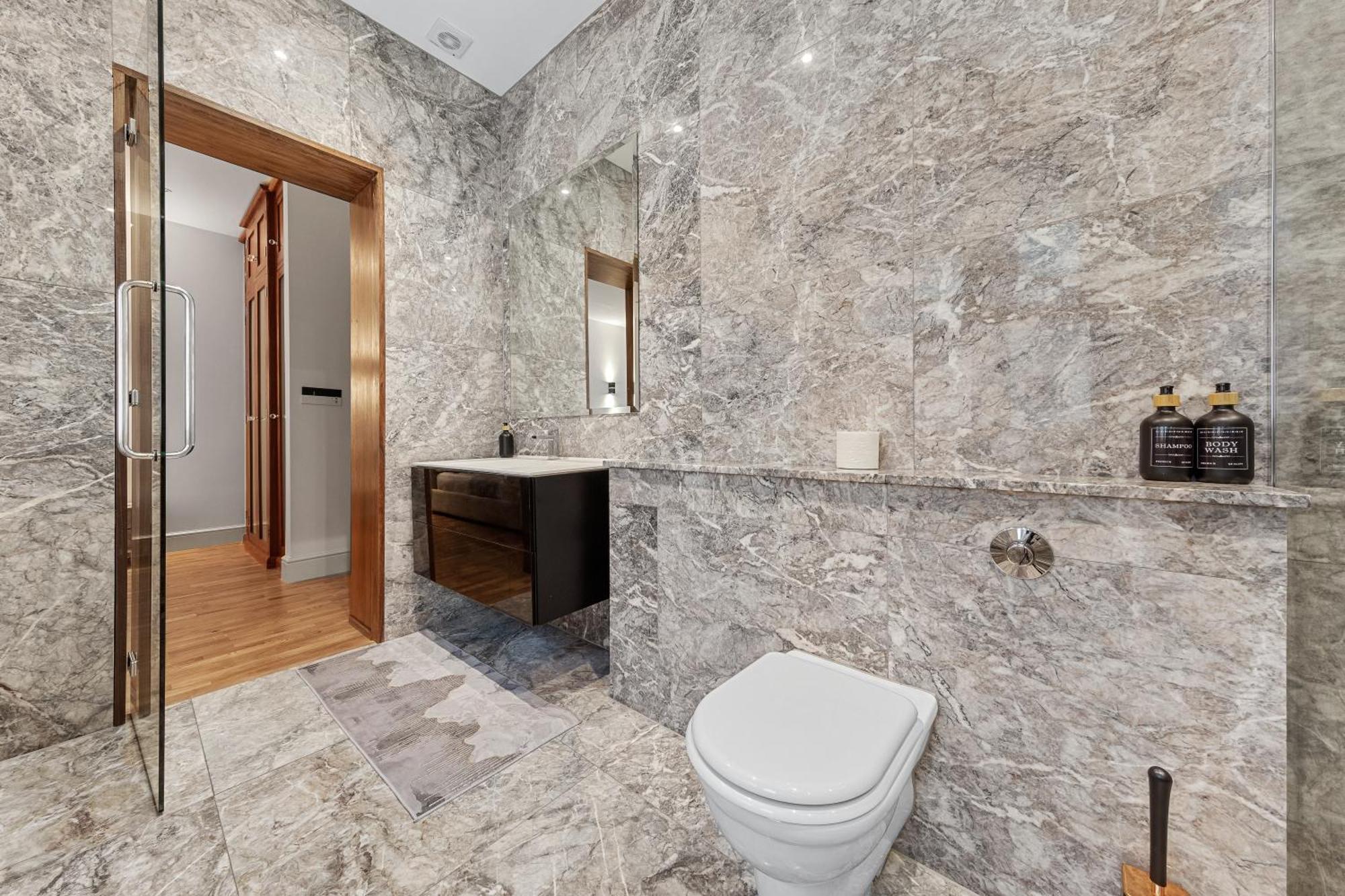 Appartement 250 Sqm Mega Mansion