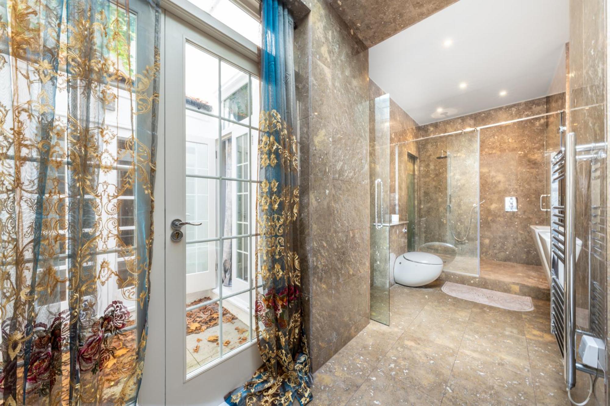 250 Sqm Mega Mansion Appartement *