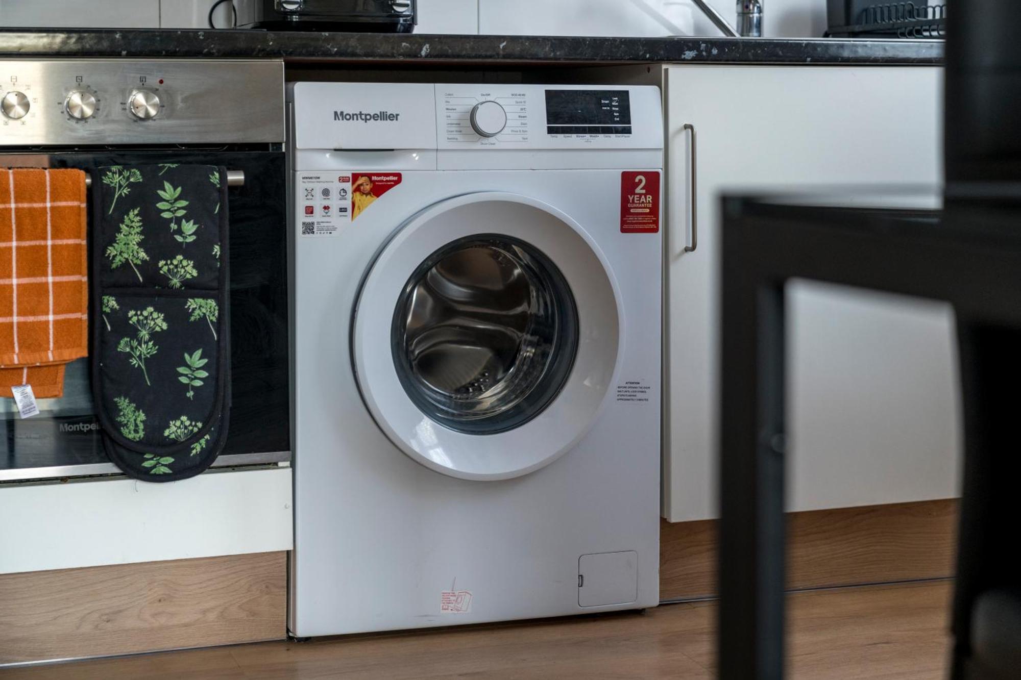 Cozy & Comfy Woodgreen Station Sleeps 6 Londres
