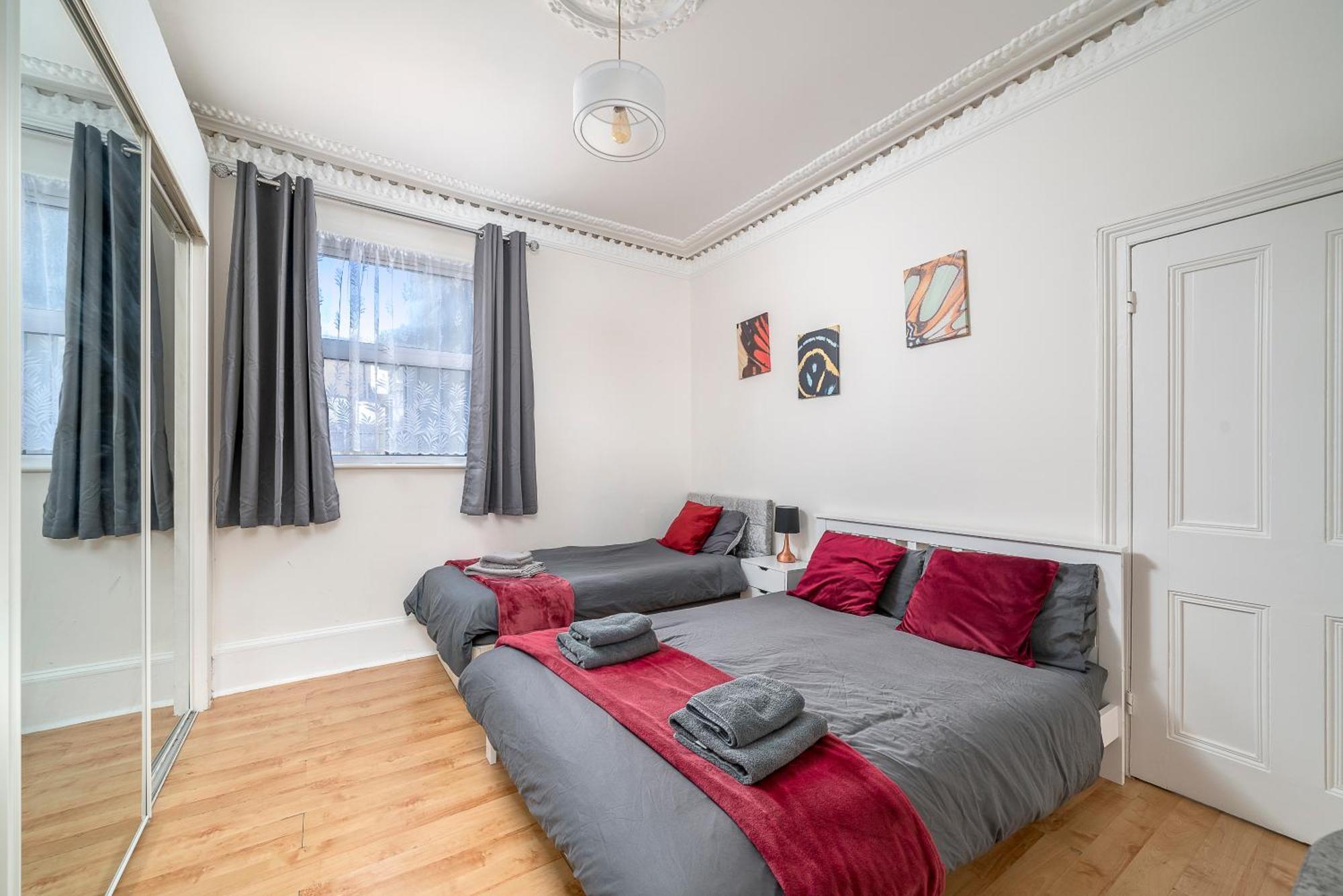 Cozy & Comfy Woodgreen Station Sleeps 6 * Londres