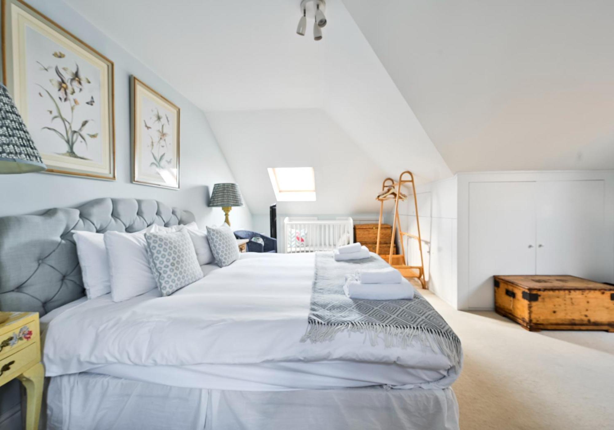 Contemporary In Shepherds Bush * Londres
