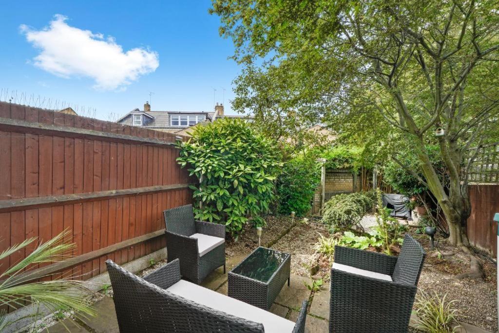 Hébergement de vacances Lovely 2 Bed Parking And Garden *