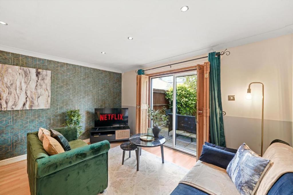 Hébergement de vacances Lovely 2 Bed Parking And Garden