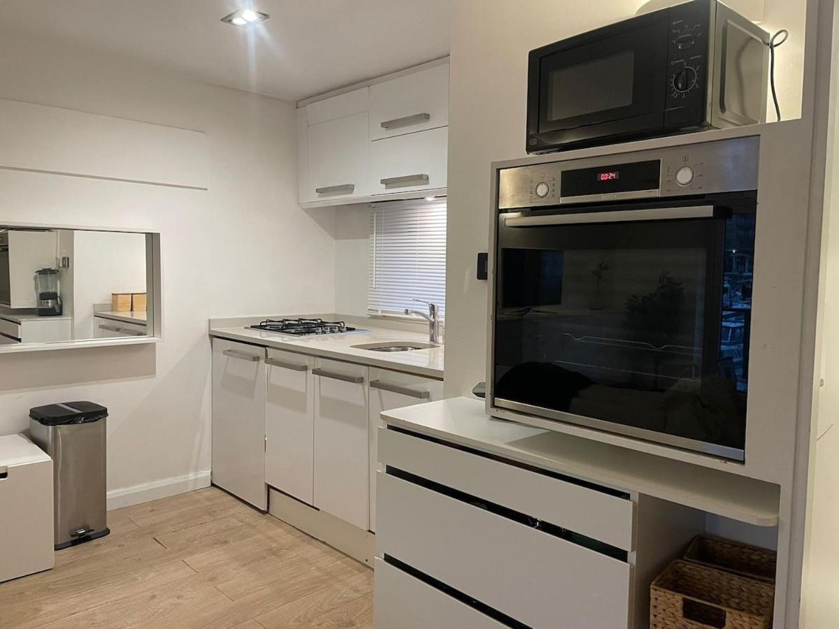 2 Bed Overlooking The Marina, Tower Bridge! * Londres