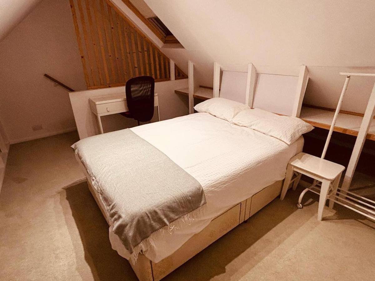 Hébergement de vacances 2 Bed Overlooking The Marina, Tower Bridge!