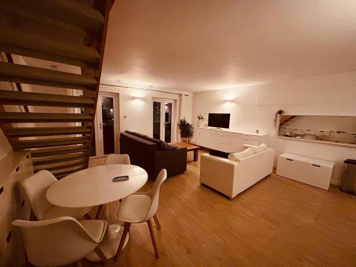Hébergement de vacances 2 Bed Overlooking The Marina, Tower Bridge! *
