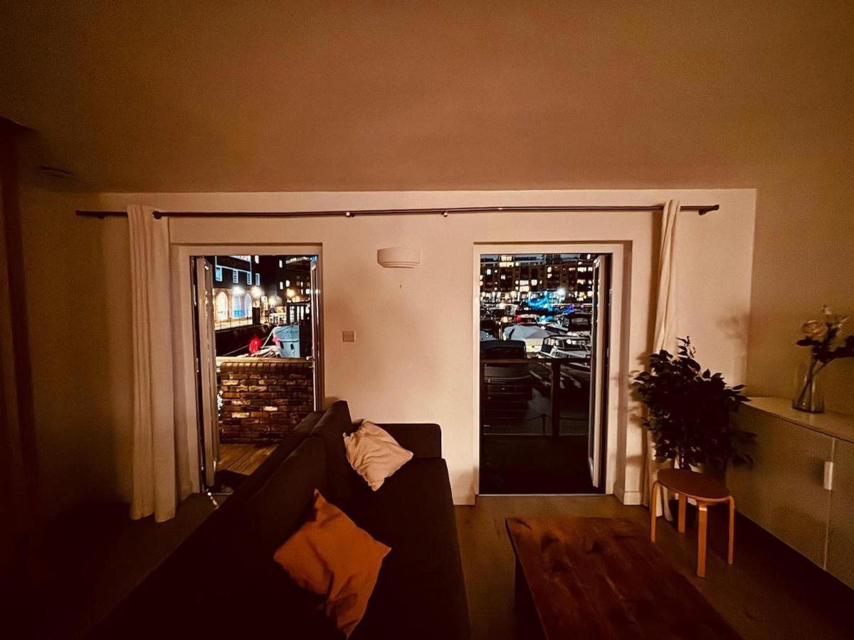 2 Bed Overlooking The Marina, Tower Bridge! Hébergement de vacances *