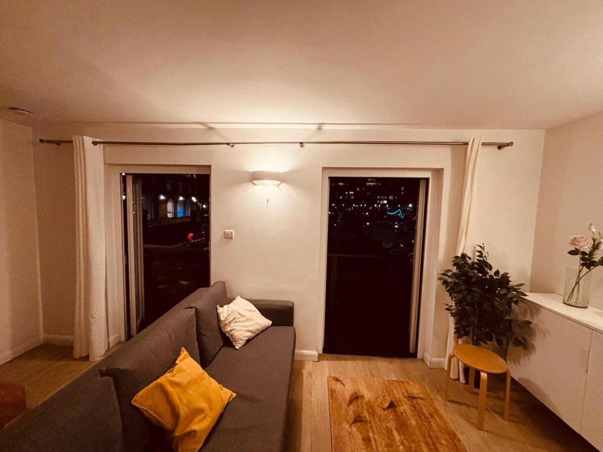 2 Bed Overlooking The Marina, Tower Bridge! Hébergement de vacances *