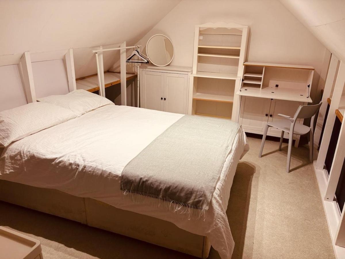 2 Bed Overlooking The Marina, Tower Bridge! Hébergement de vacances Londres