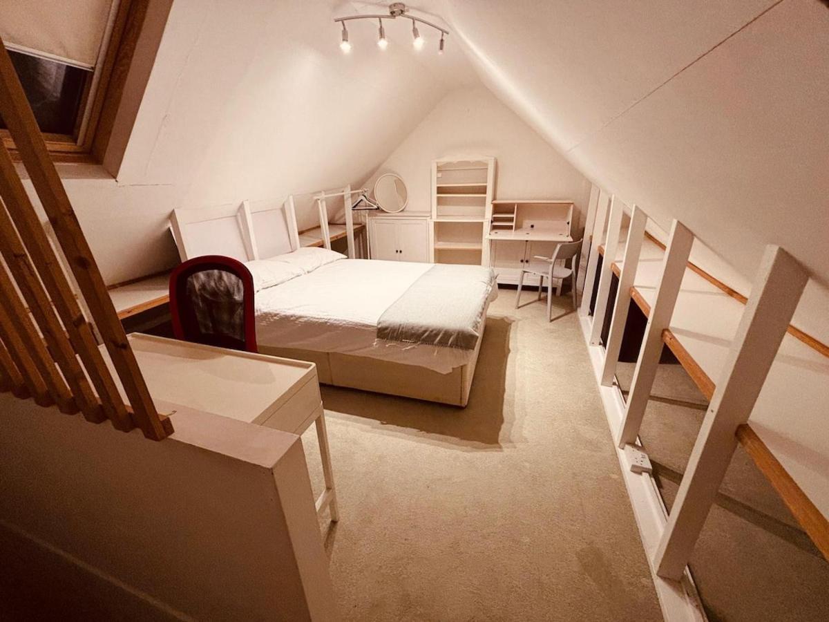 2 Bed Overlooking The Marina, Tower Bridge! Londres