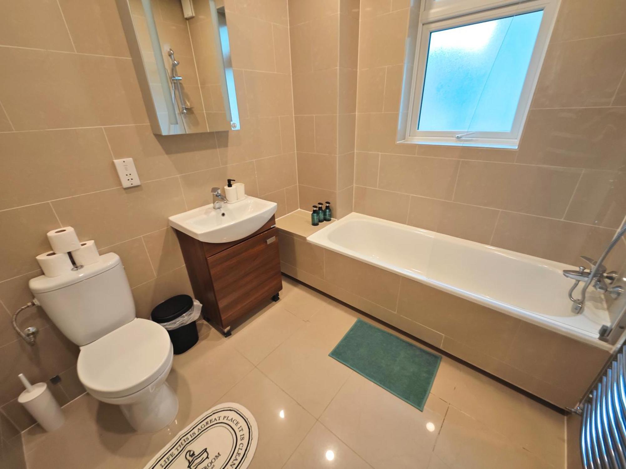 Appartement Bright And Spacious 2-bedroom Flat Near Emirates Stadium Londen