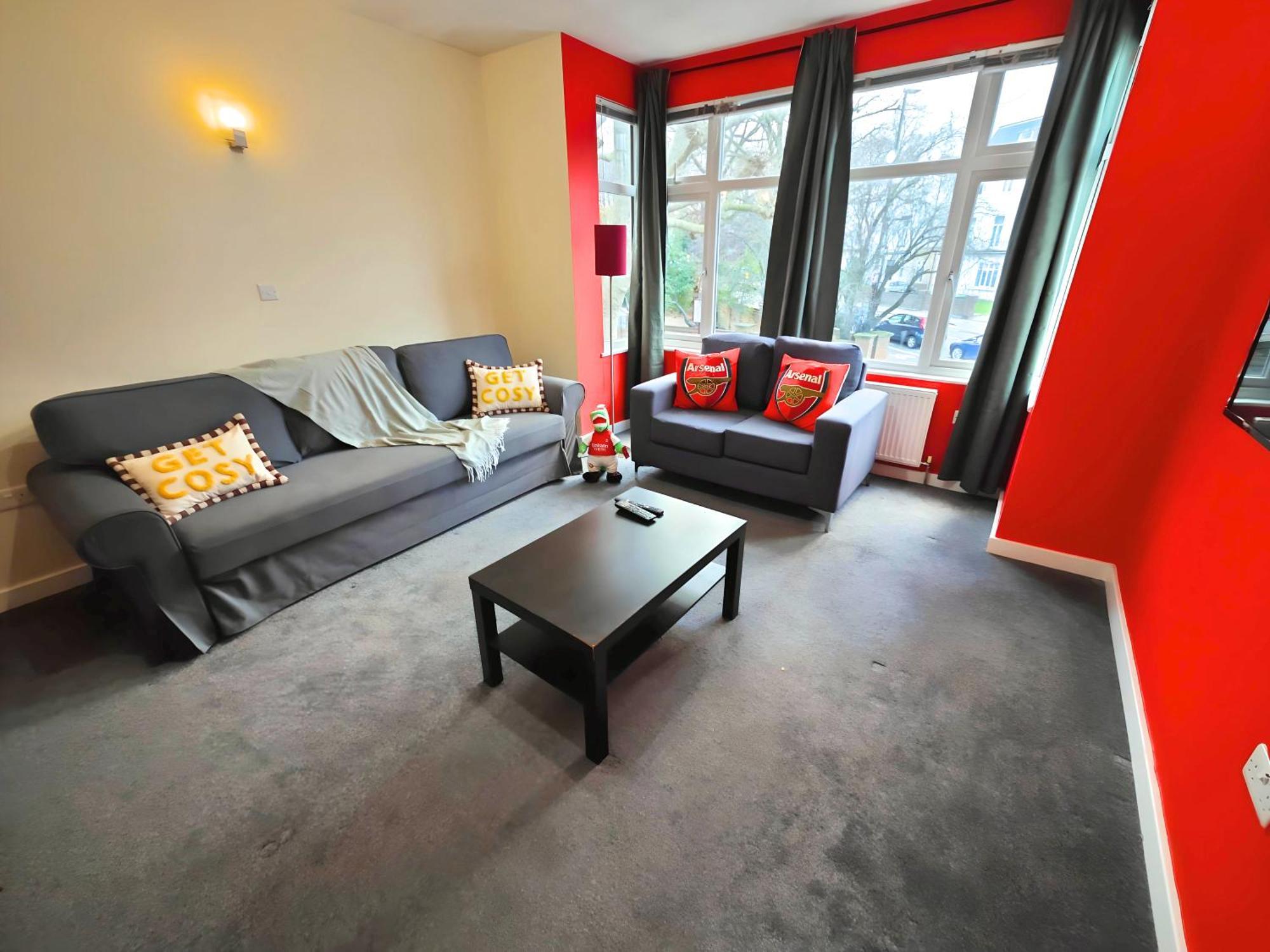 Bright And Spacious 2-bedroom Flat Near Emirates Stadium * Londen