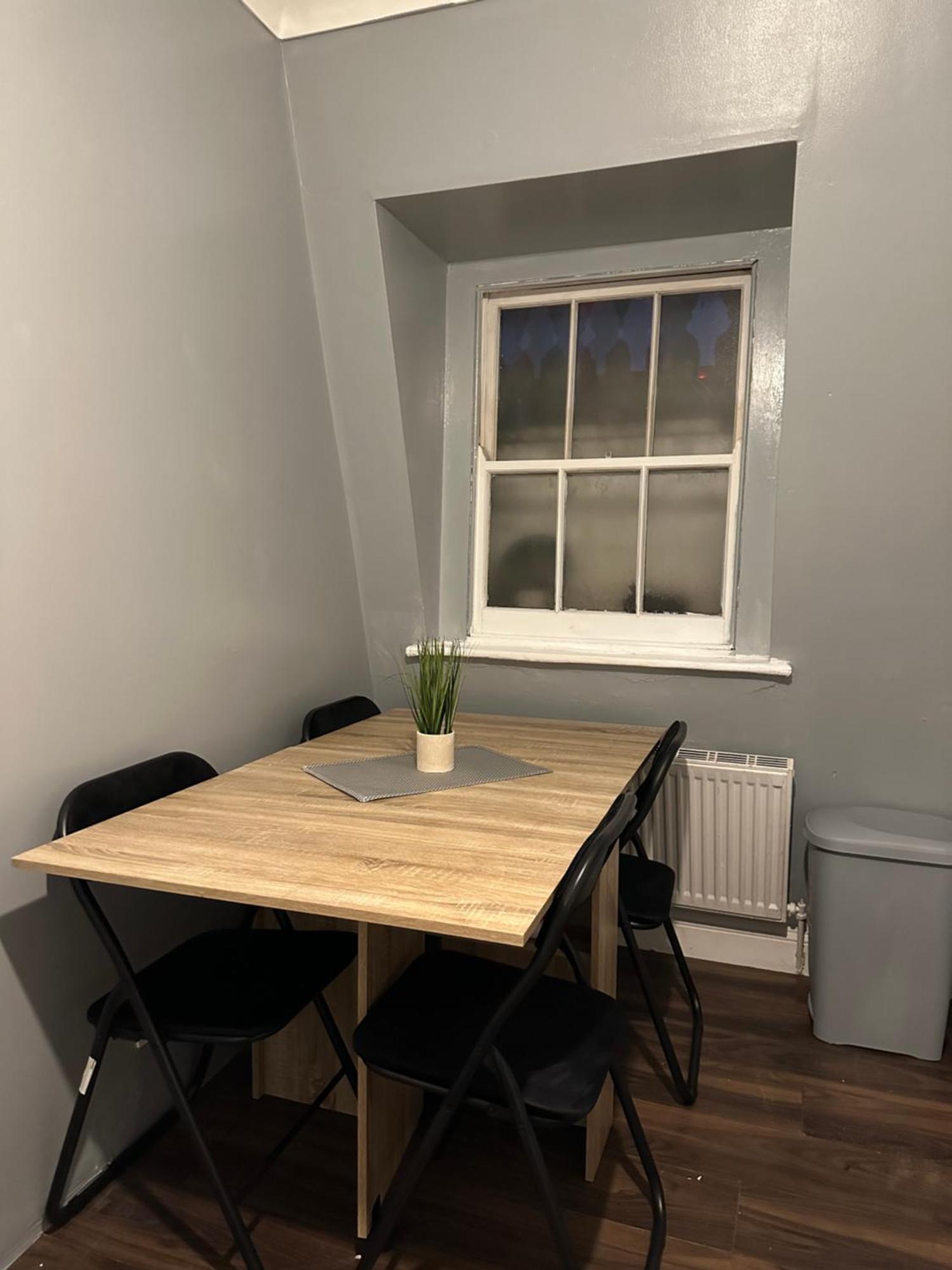 Charming 1 Bedroom Flat With Living In Kings Cross, St Pancras No Lift Appartement *