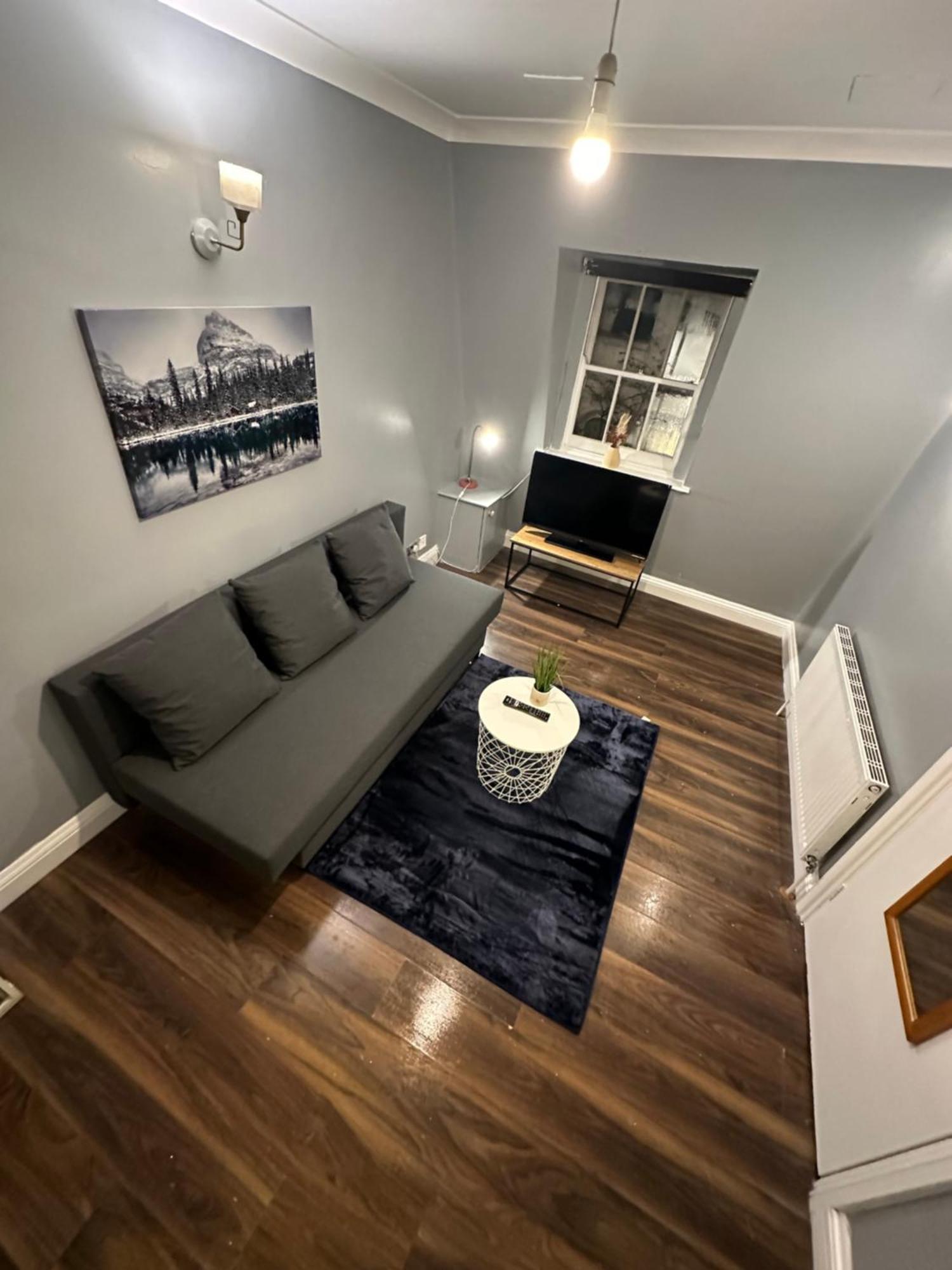 Charming 1 Bedroom Flat With Living In Kings Cross, St Pancras No Lift *