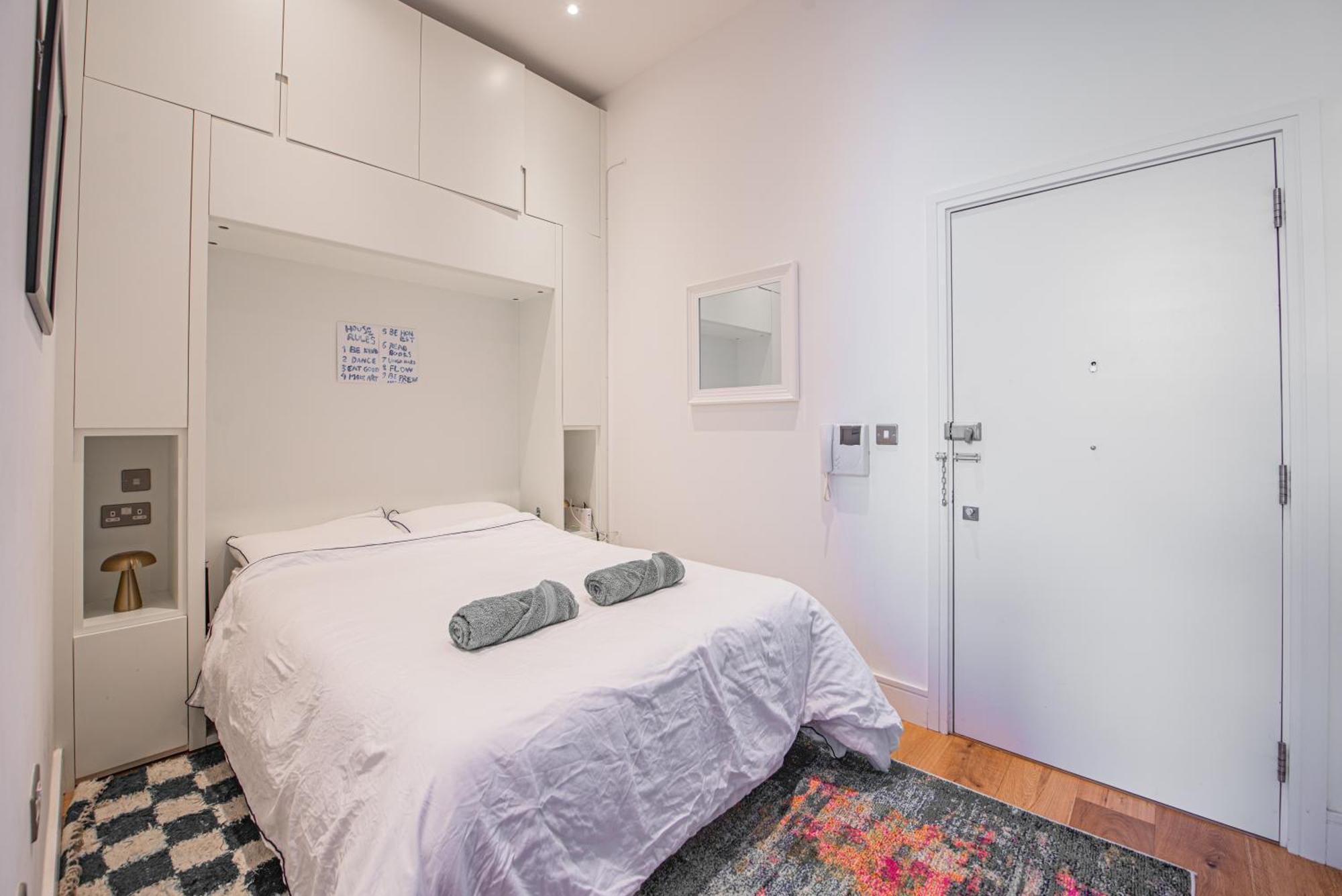 Bright Modern 5 Mins To Station, Sleeps 3 Apartamento