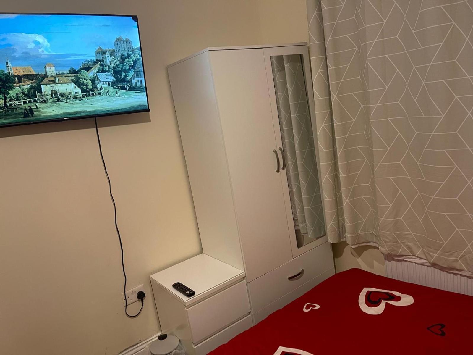 Séjour chez l'habitant Airport, Excel & 02 Arena Proximity House *