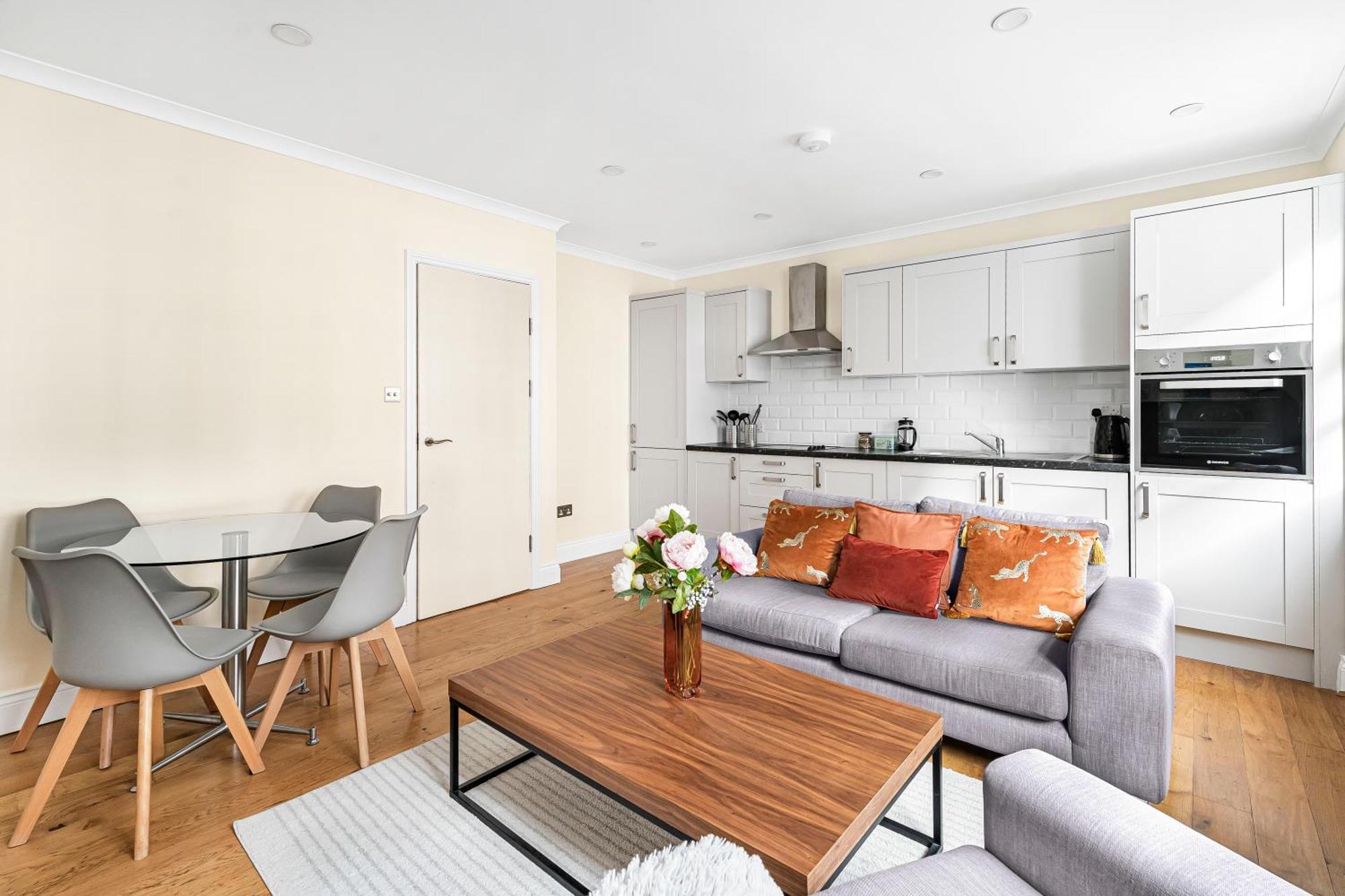 Marylebone With Spacious Kitchen And Living Area *
