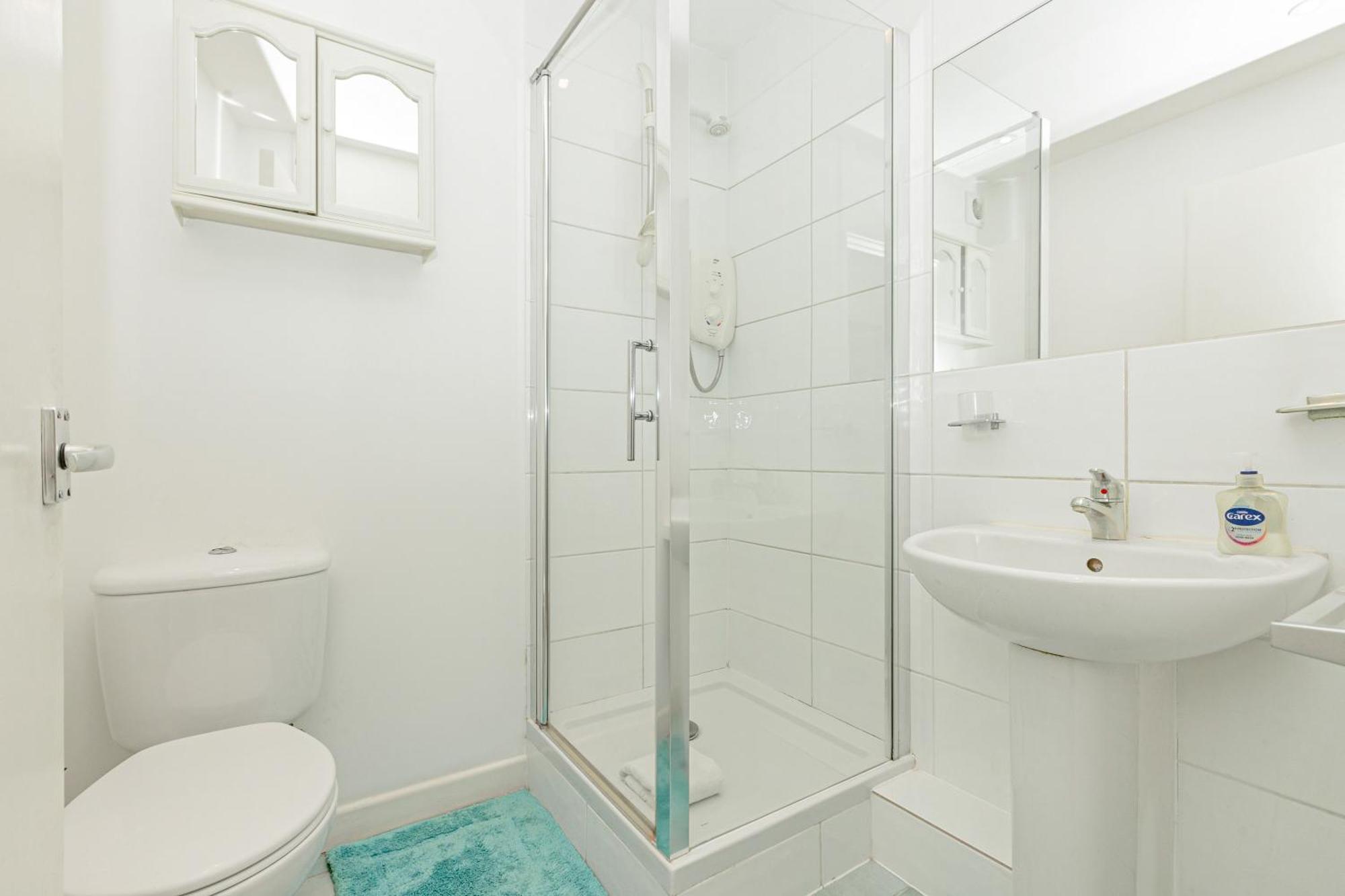Lovely 2br Flat W Balcony, Golders Tube 5min Appartement *
