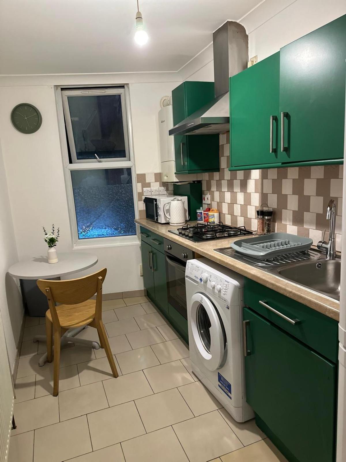 Cosy 1 Bedroom Flat Steps From Turnpike Ln Station Appartement *