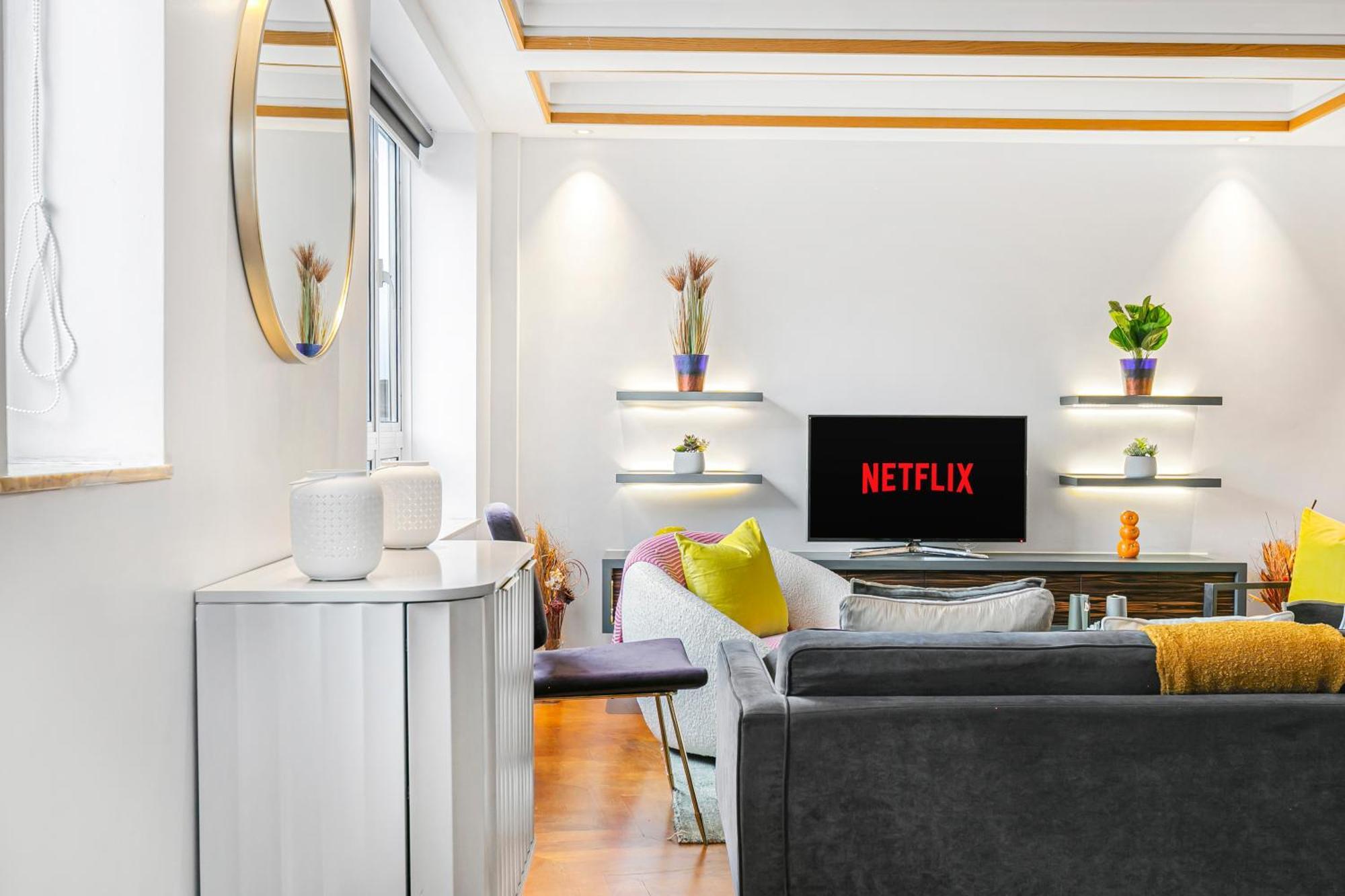 Luxurious 2 Bedroom South Kensington Apartment *
