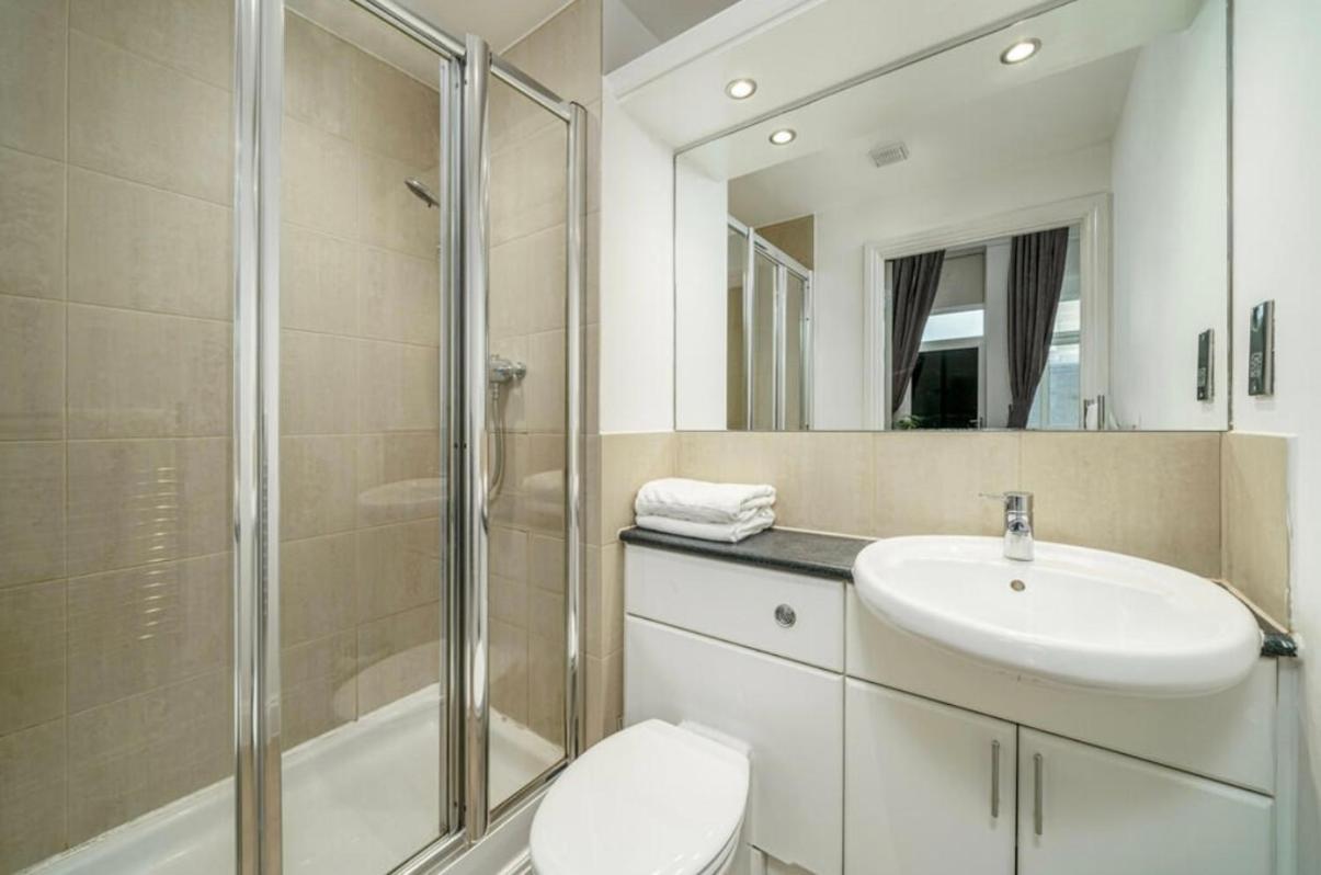 Appartement Luxurious Spacious 2 Bed W Terrace Londen