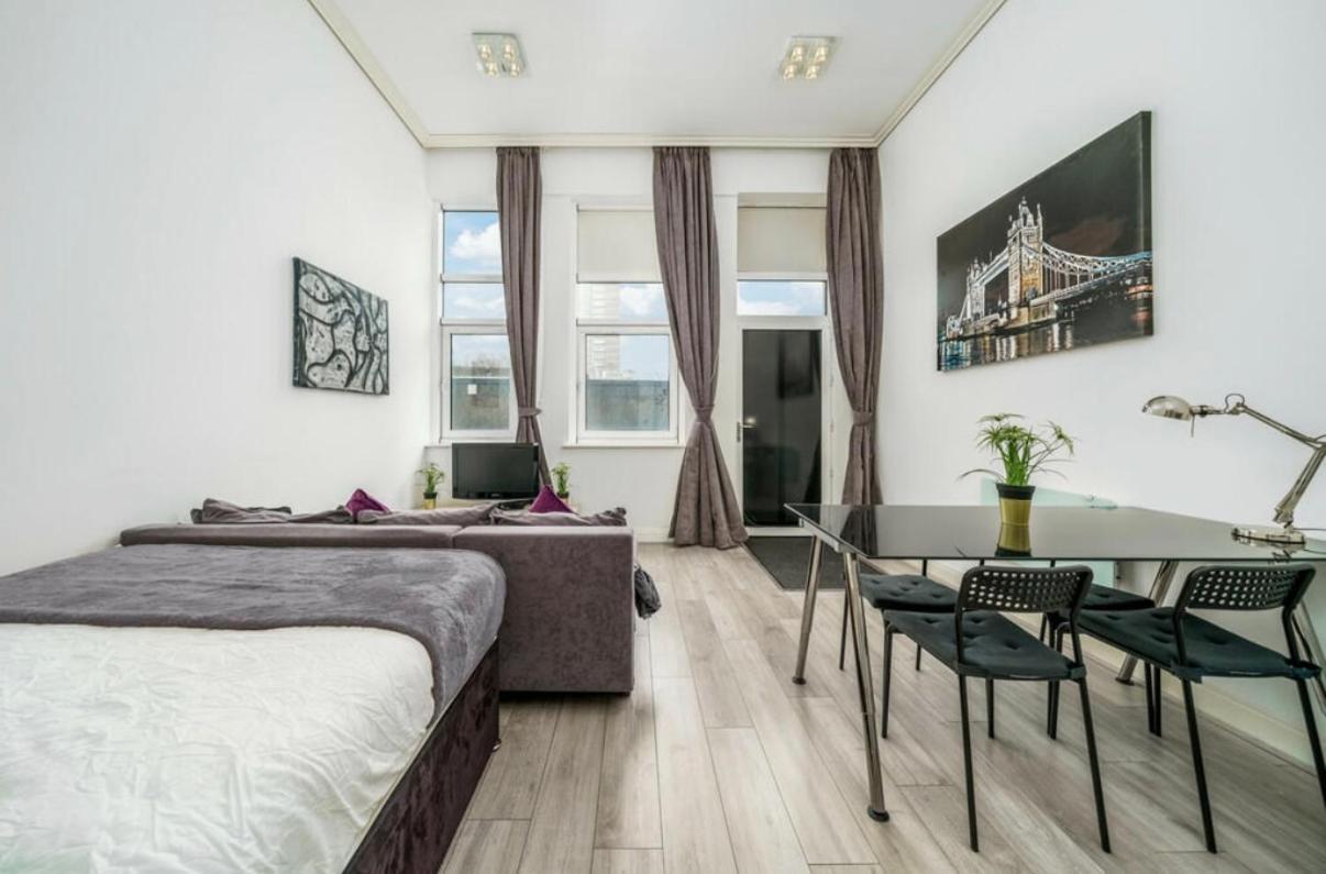 Luxurious Spacious 2 Bed W Terrace * Londen