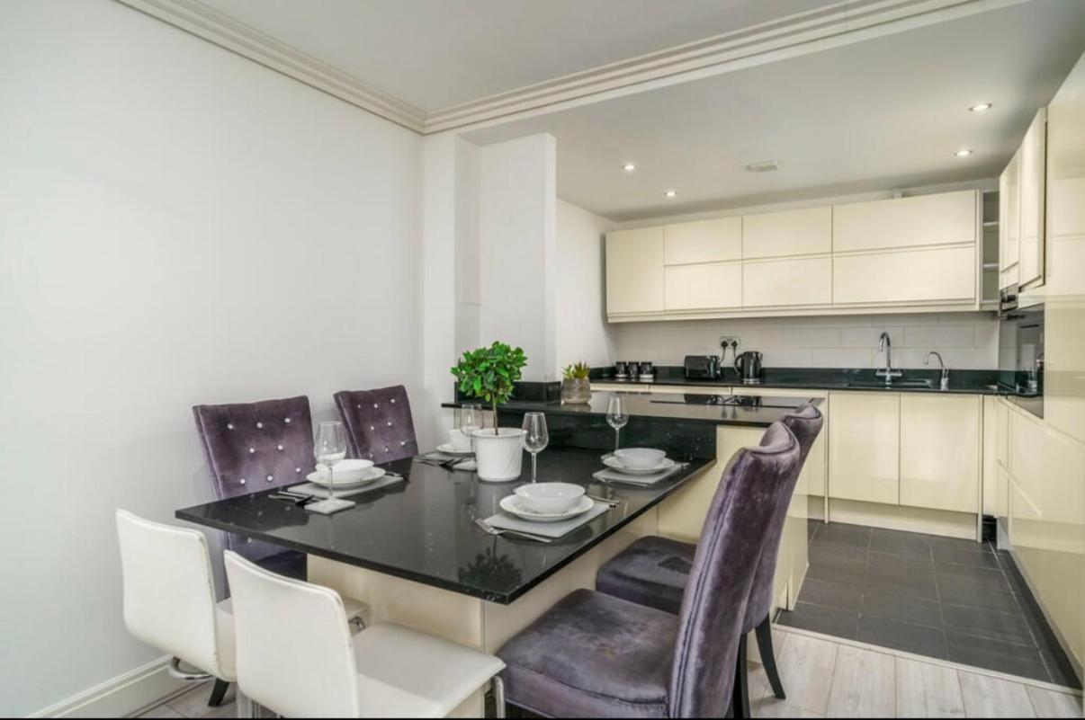 Luxurious Spacious 2 Bed W Terrace Appartement *
