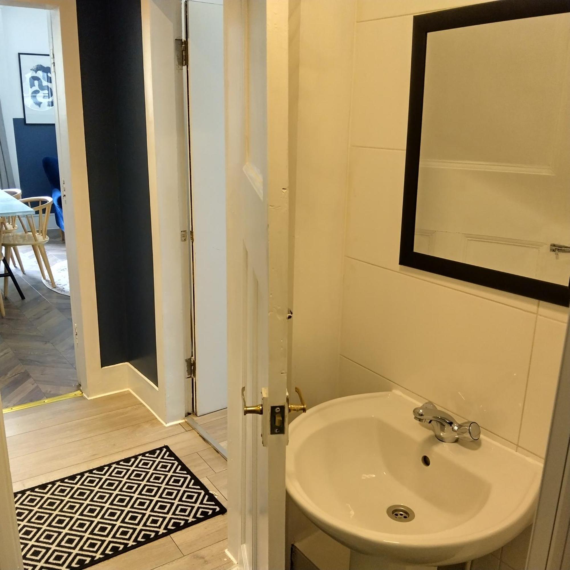 Spacious 5-bedroom, 4-bathroom In Central Zone 1 Londres