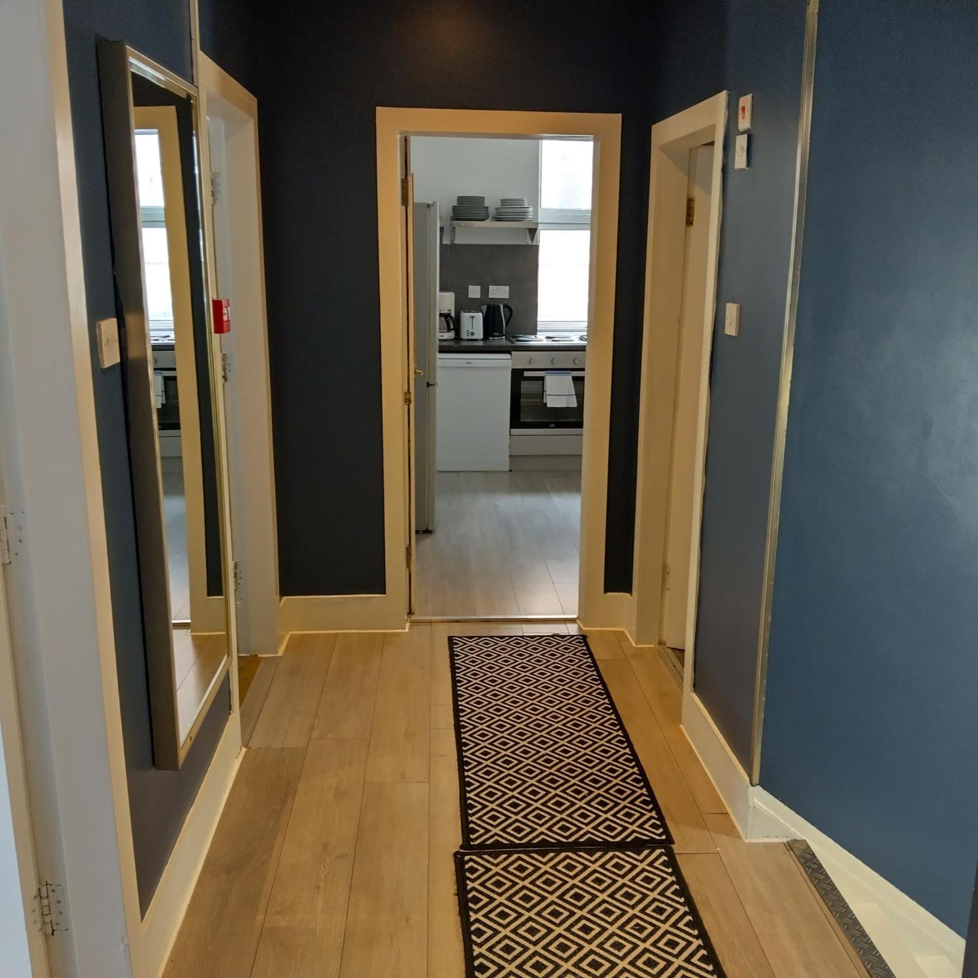 Apartment Spacious 5-bedroom, 4-bathroom In Central Zone 1 *