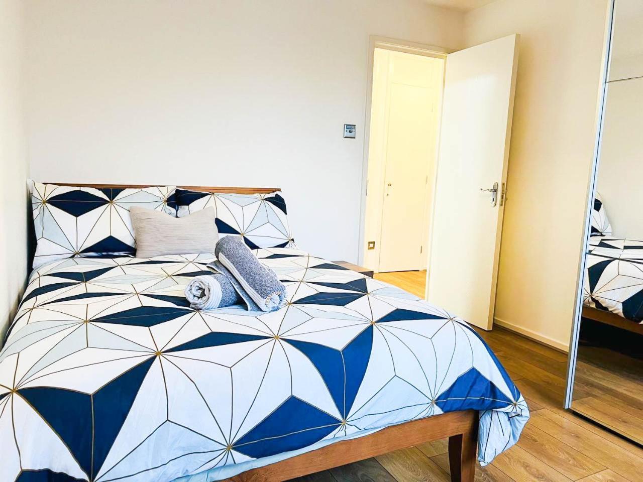 Apartamento Lovely 2 Bedroom Flat With Free Parking, Great Transport Links To London, The Excel Centre, Canary Wharf And The O2!