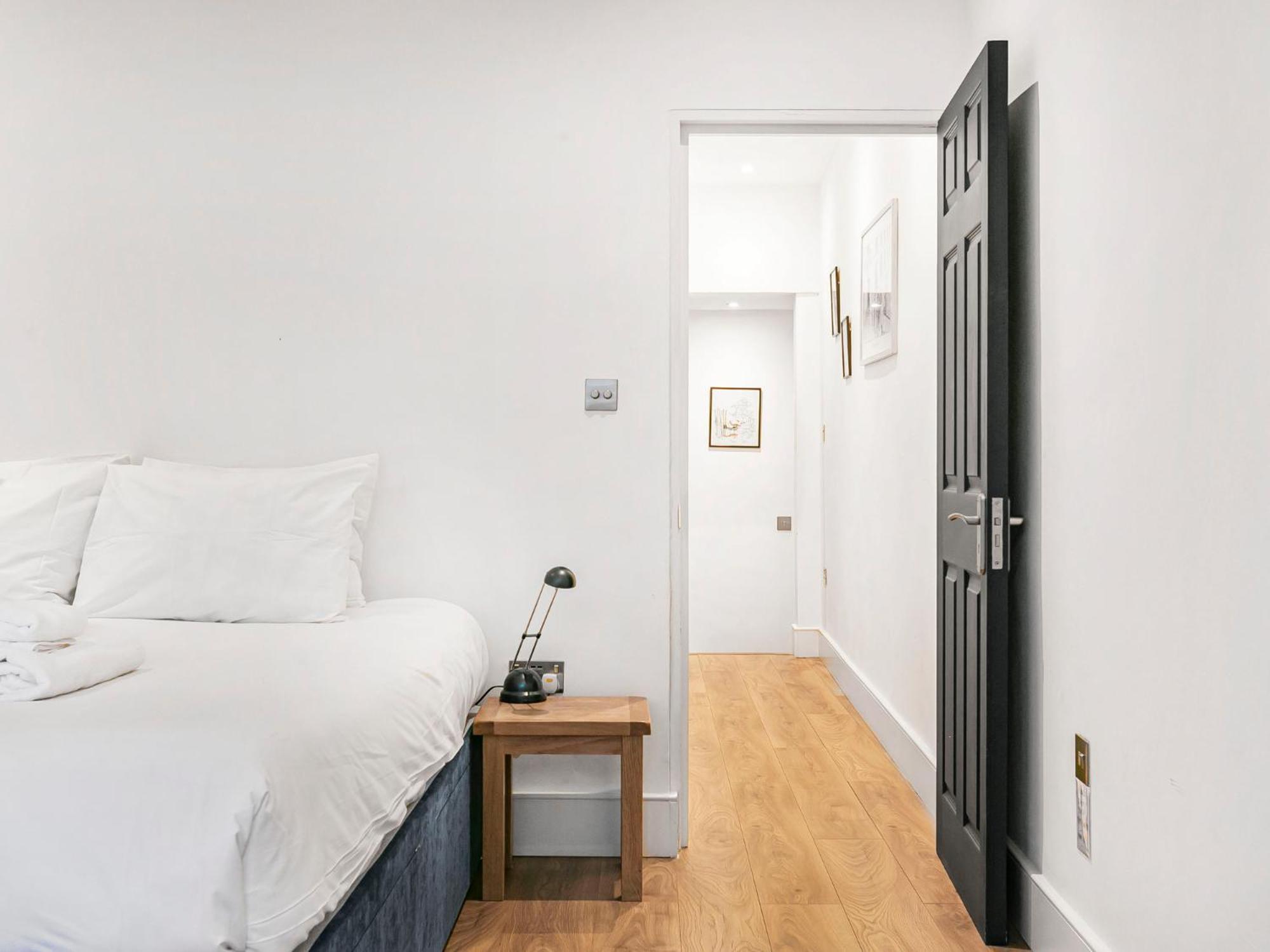 Pass The Keys Modern Victorian In Apartamento