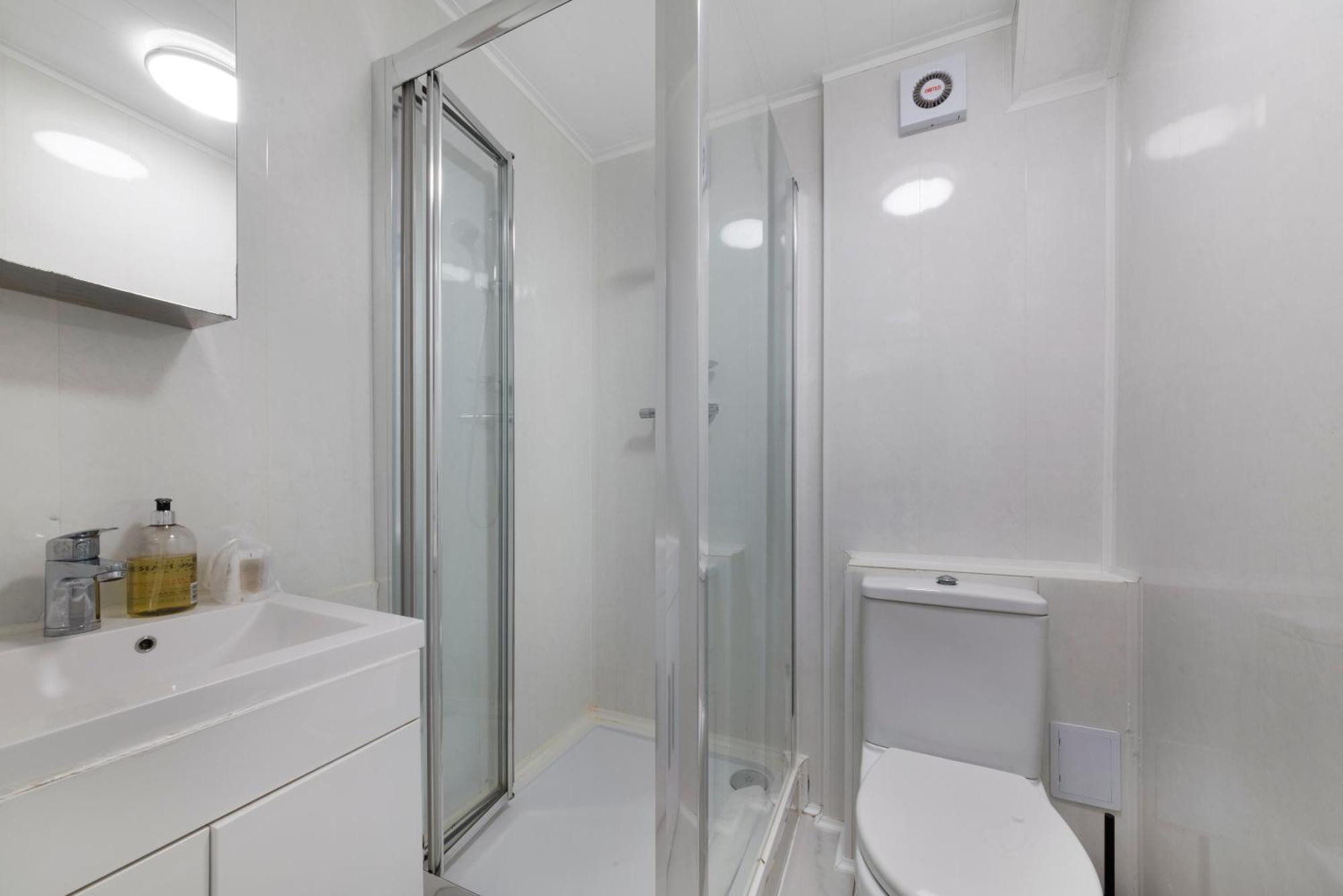 2 Bed Piccadilly 4
