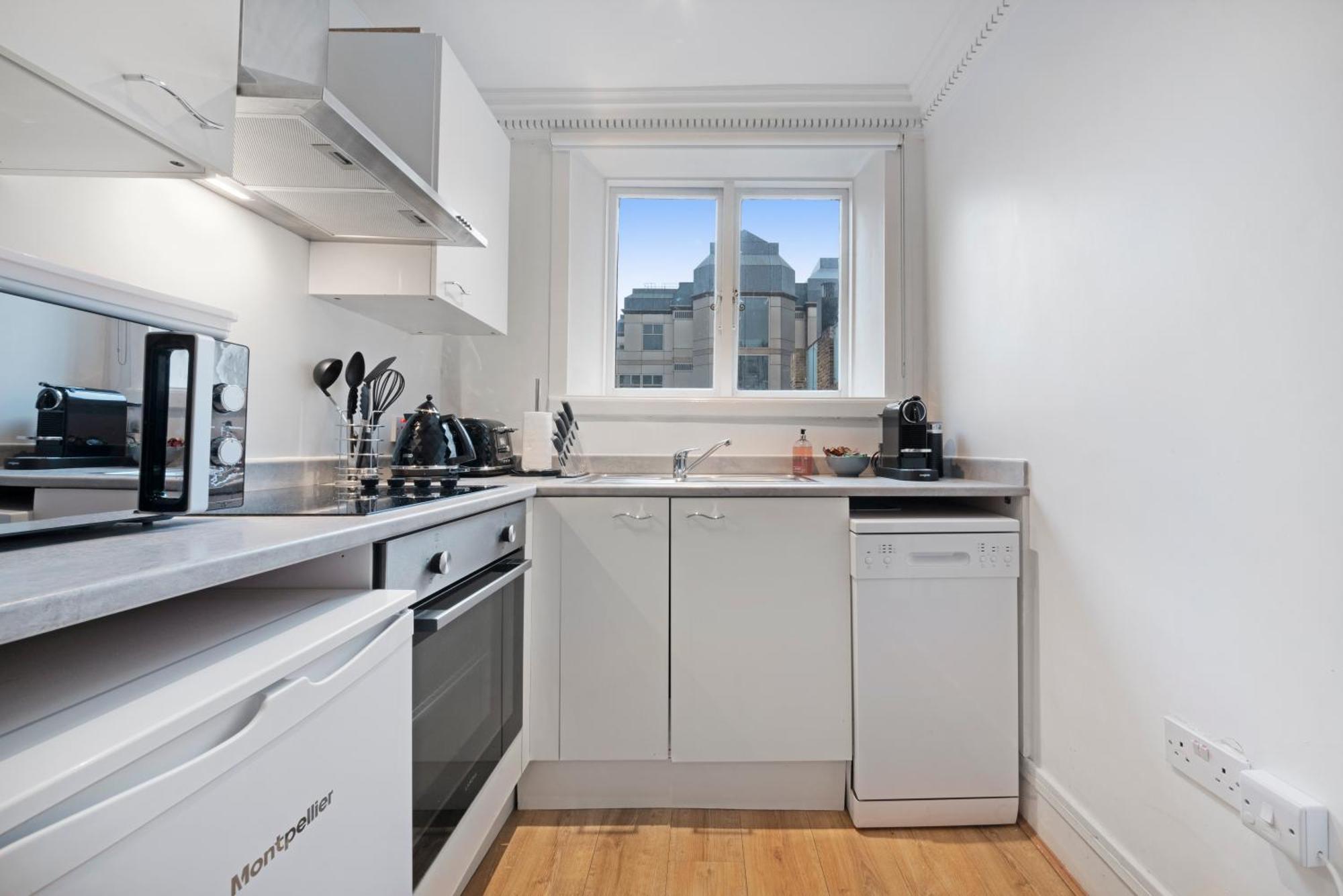 2 Bed Piccadilly 4