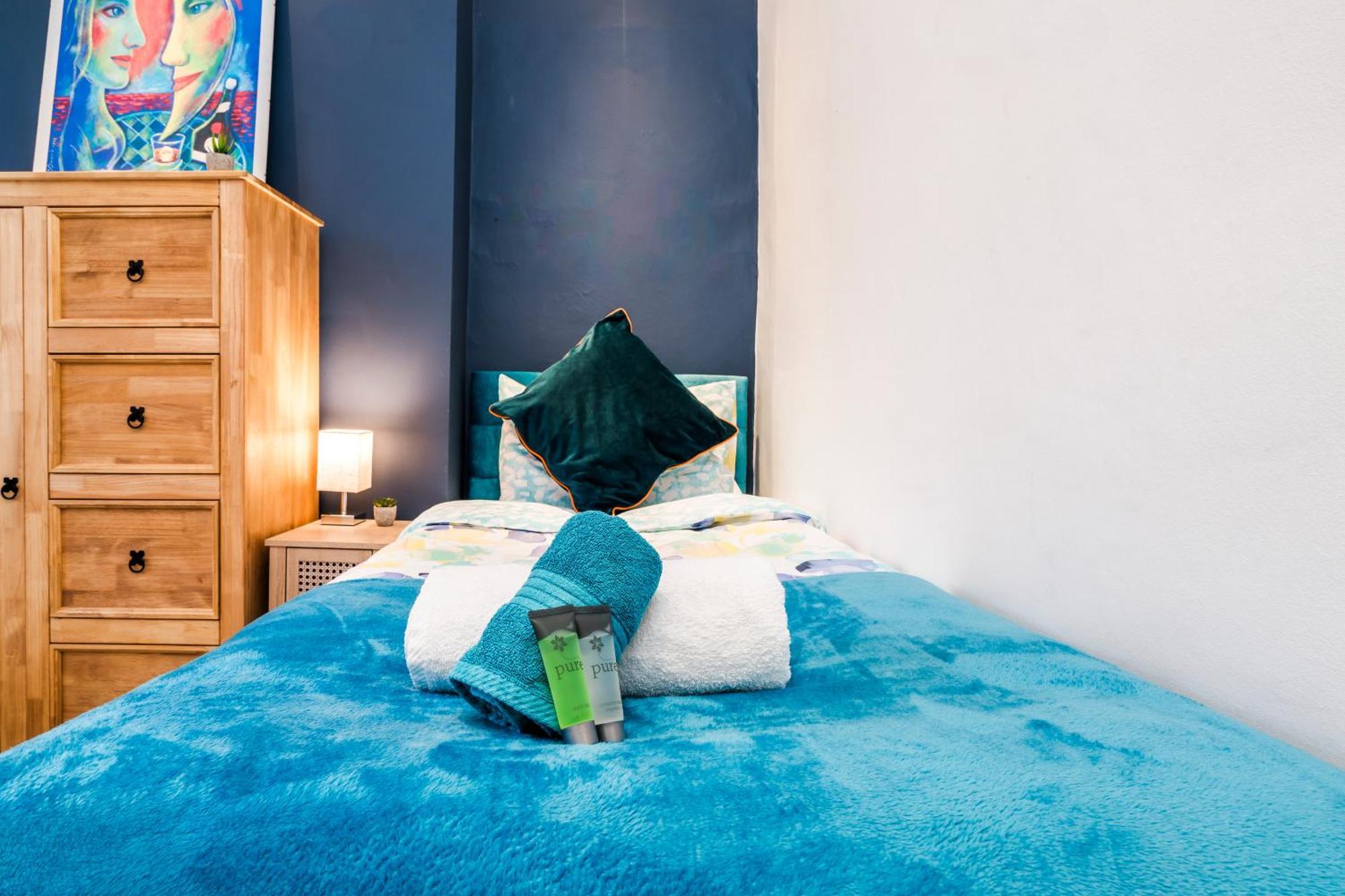 Charming Tooting Hideaway Garden, Resident Parking, Near Tooting Hospital * Londres