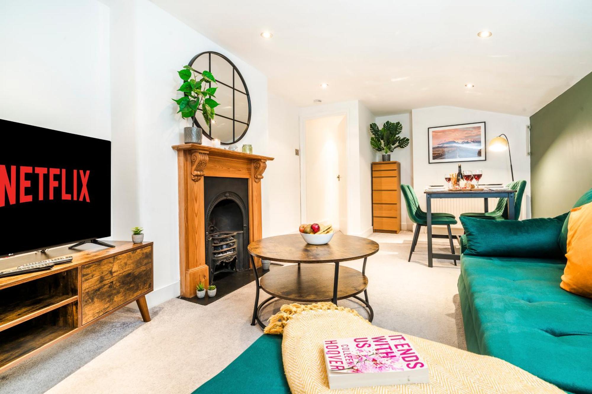 Charming Tooting Hideaway Garden, Resident Parking, Near Tooting Hospital