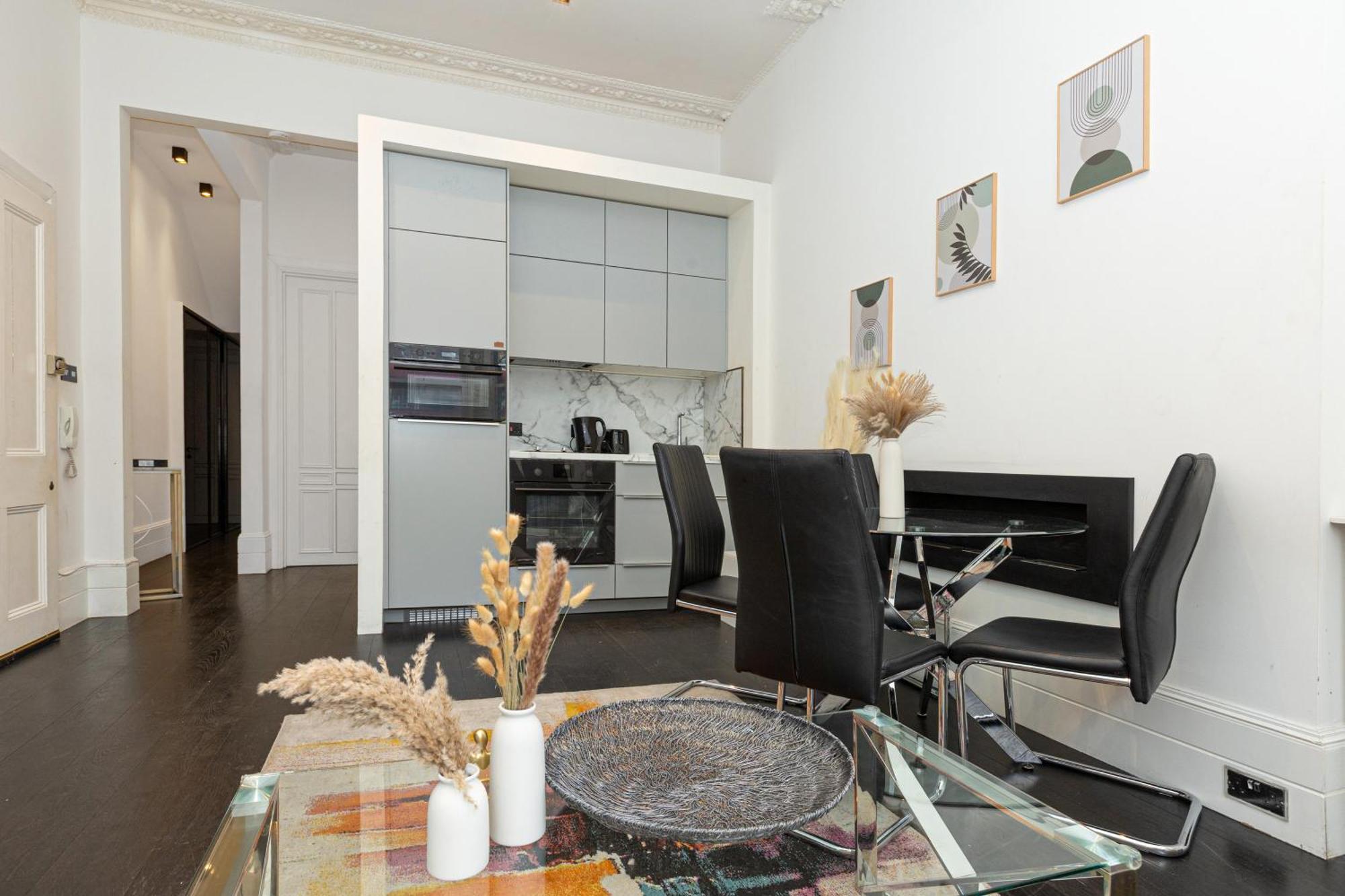 Lovely 2br Flat In Kensington, 2 Minutes Tube Appartement Londres